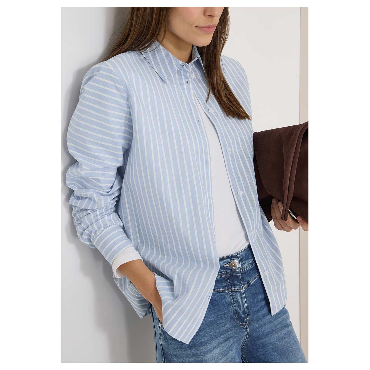 Damen Langarm Bluse Stripe von Cecil in Hellblau gestreift, detaillierte Vorderansicht am Model