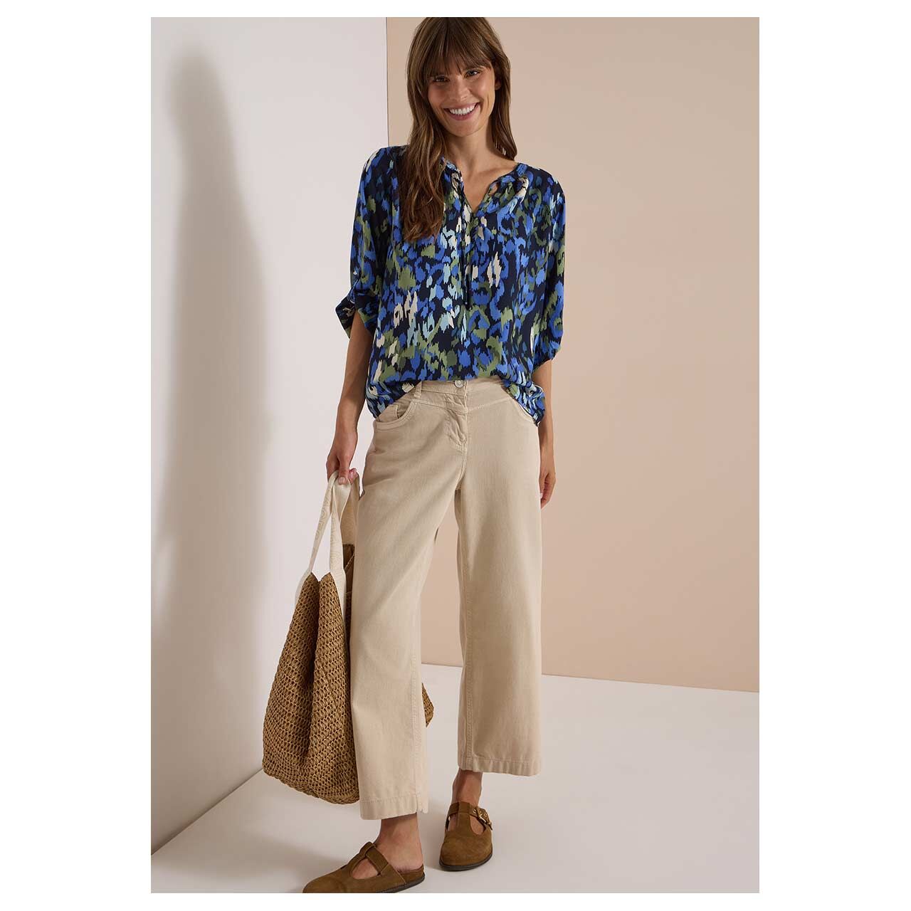 Damen 3/4 Arm Bluse von Cecil in Dunkelblau mit Print, Ganzkörperansicht am Model