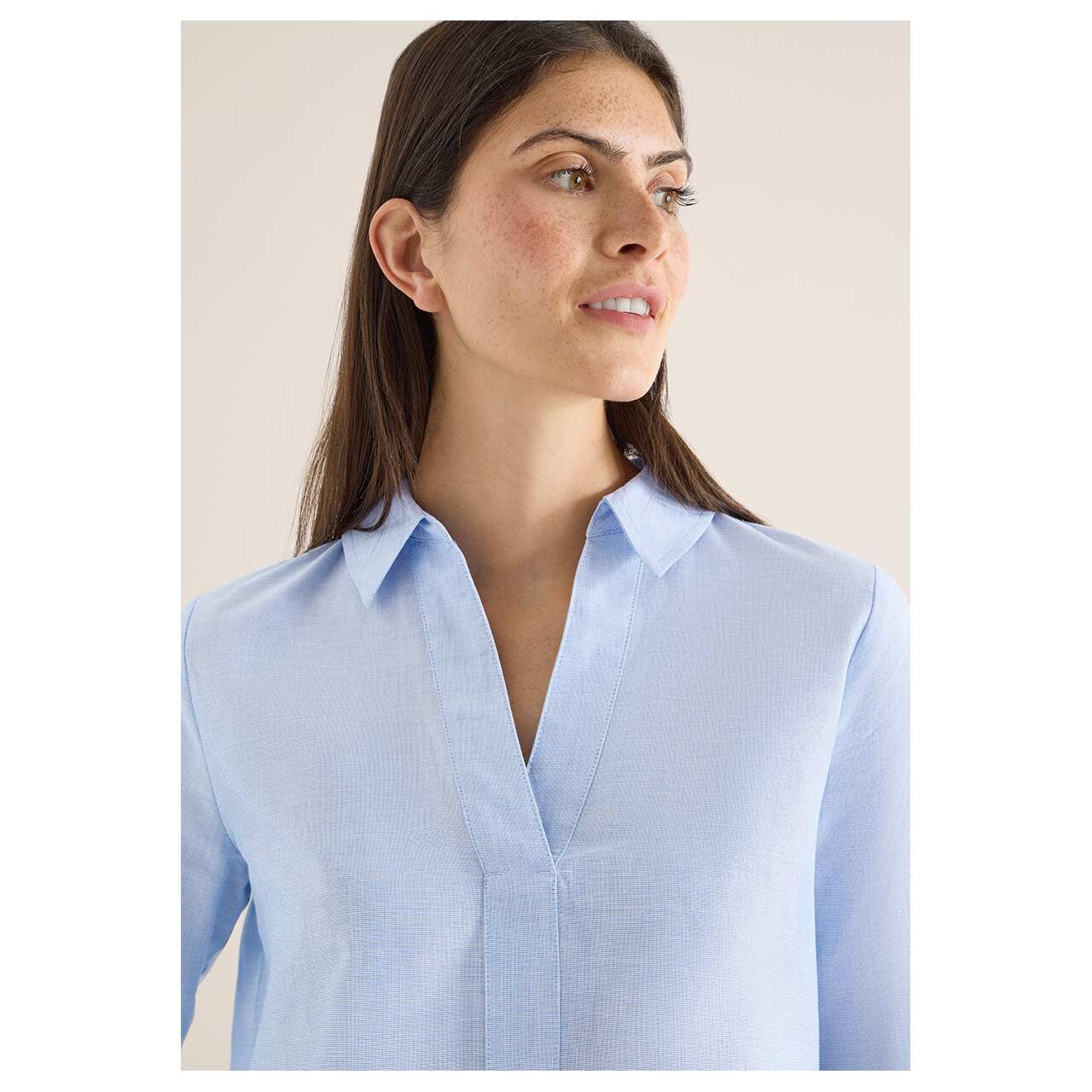Damen Langarm Bluse Chambray Splitneck von Cecil in Hellblau, detaillierte Vorderansicht am Model