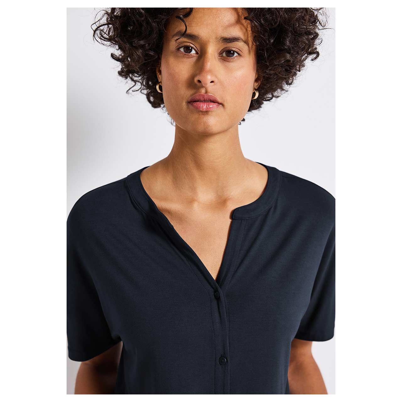 Damen Kurzarm Shirtjacke Jersey Tunic von Street One in Dunkelblau, Detailansicht Oberkörper