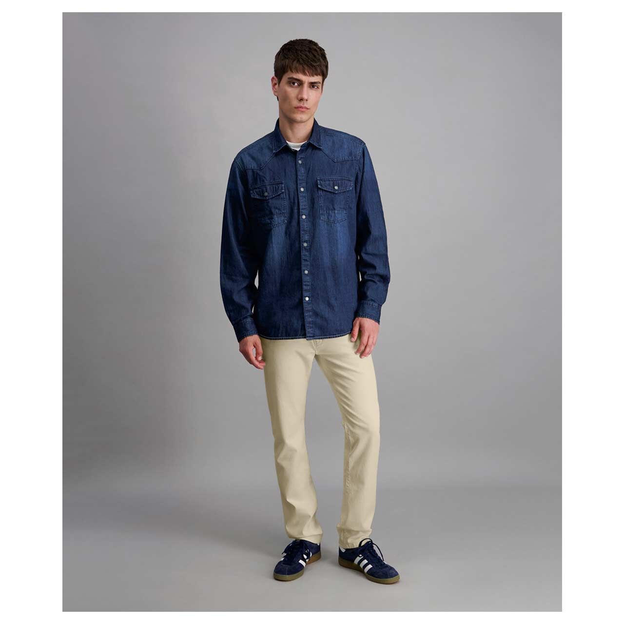 Stretch Herren Baumwollhose Eric Megaflex in Beige von Pioneer, Ganzkörperansicht am Model