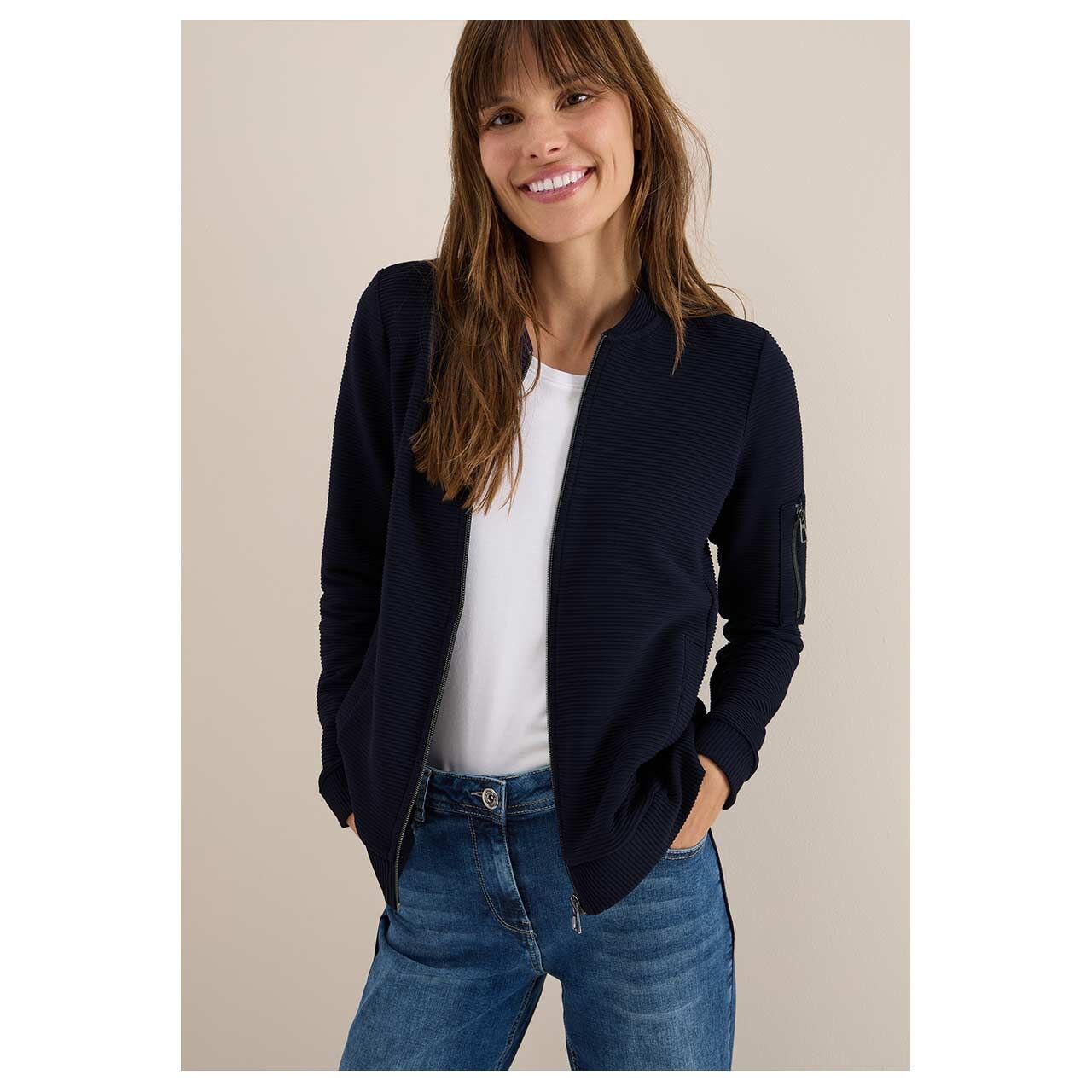 Damen Sweatjacke Ottoman von Cecil in Dunkelblau, Vorderansicht mit Model