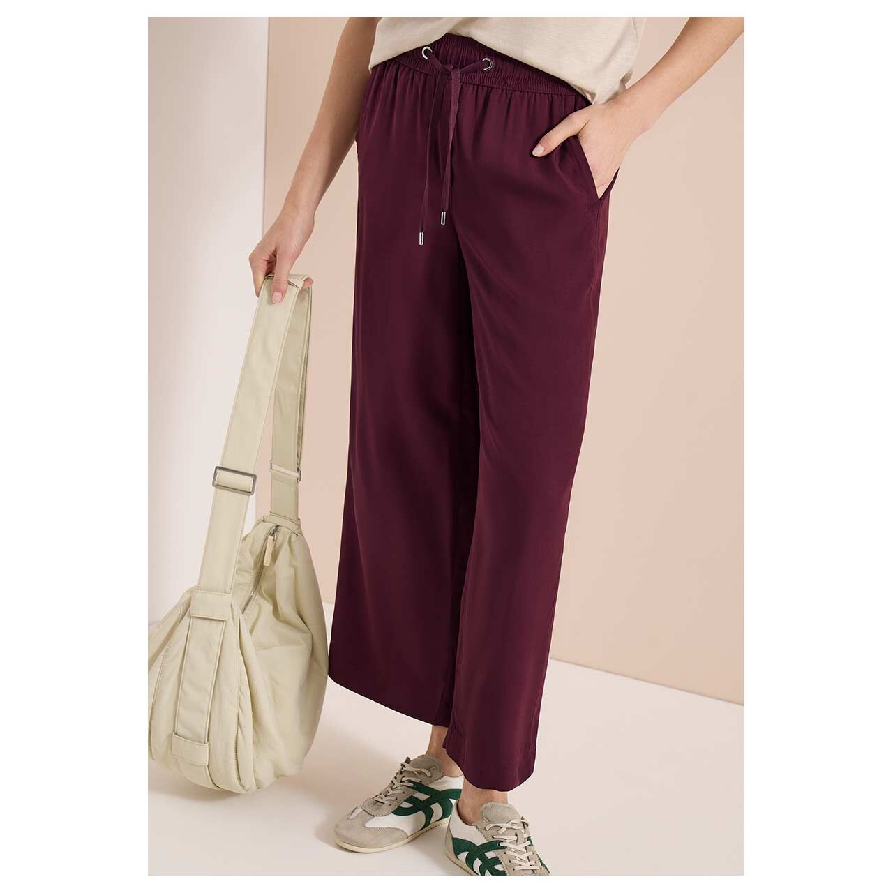 Damen 7/8 Hose Neele Viscose Solid von Cecil in Weinrot, Vorderansicht am Model