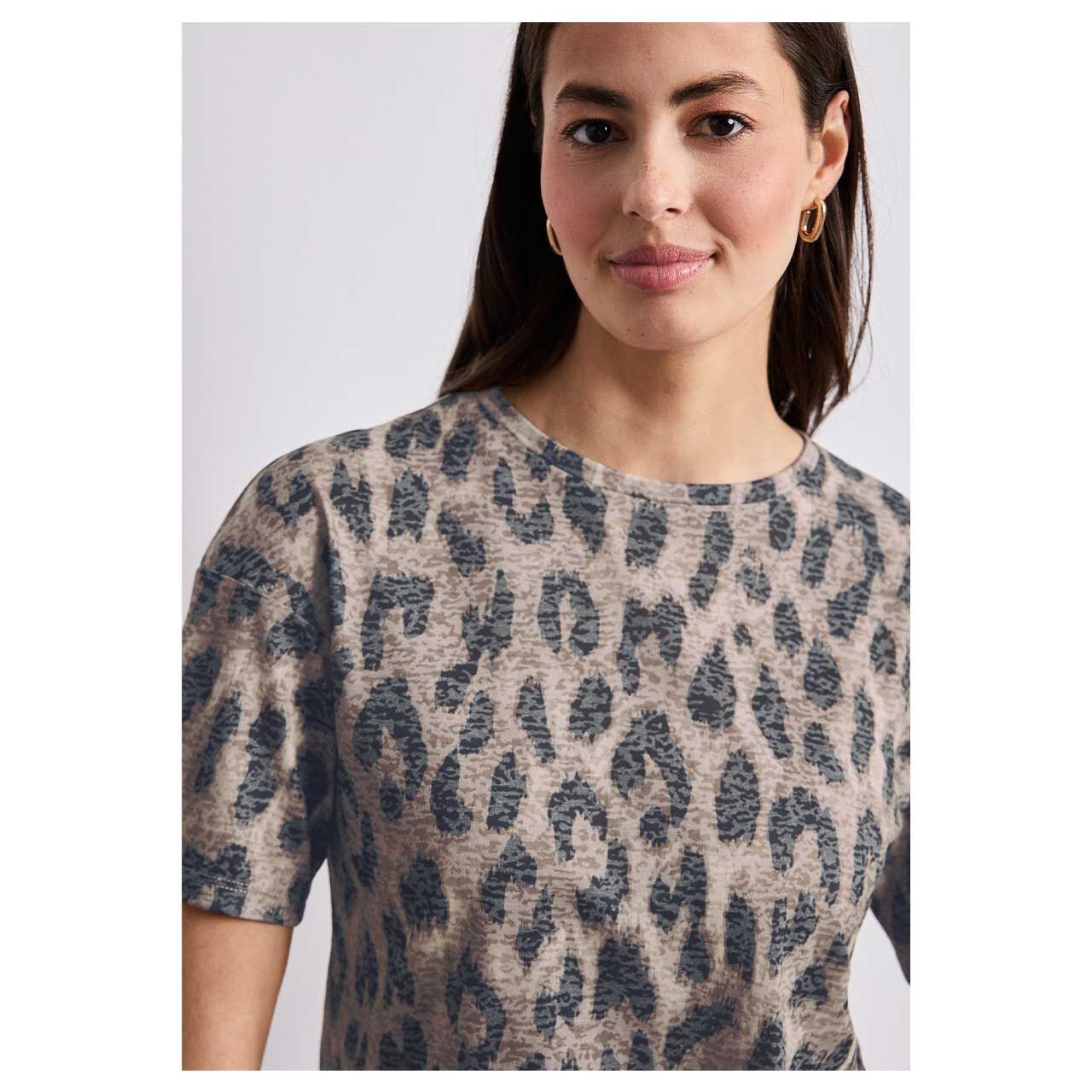 Damen T-Shirt Burn Dessin von Street One in Beige mit Print, detaillierte Vorderansicht am Model