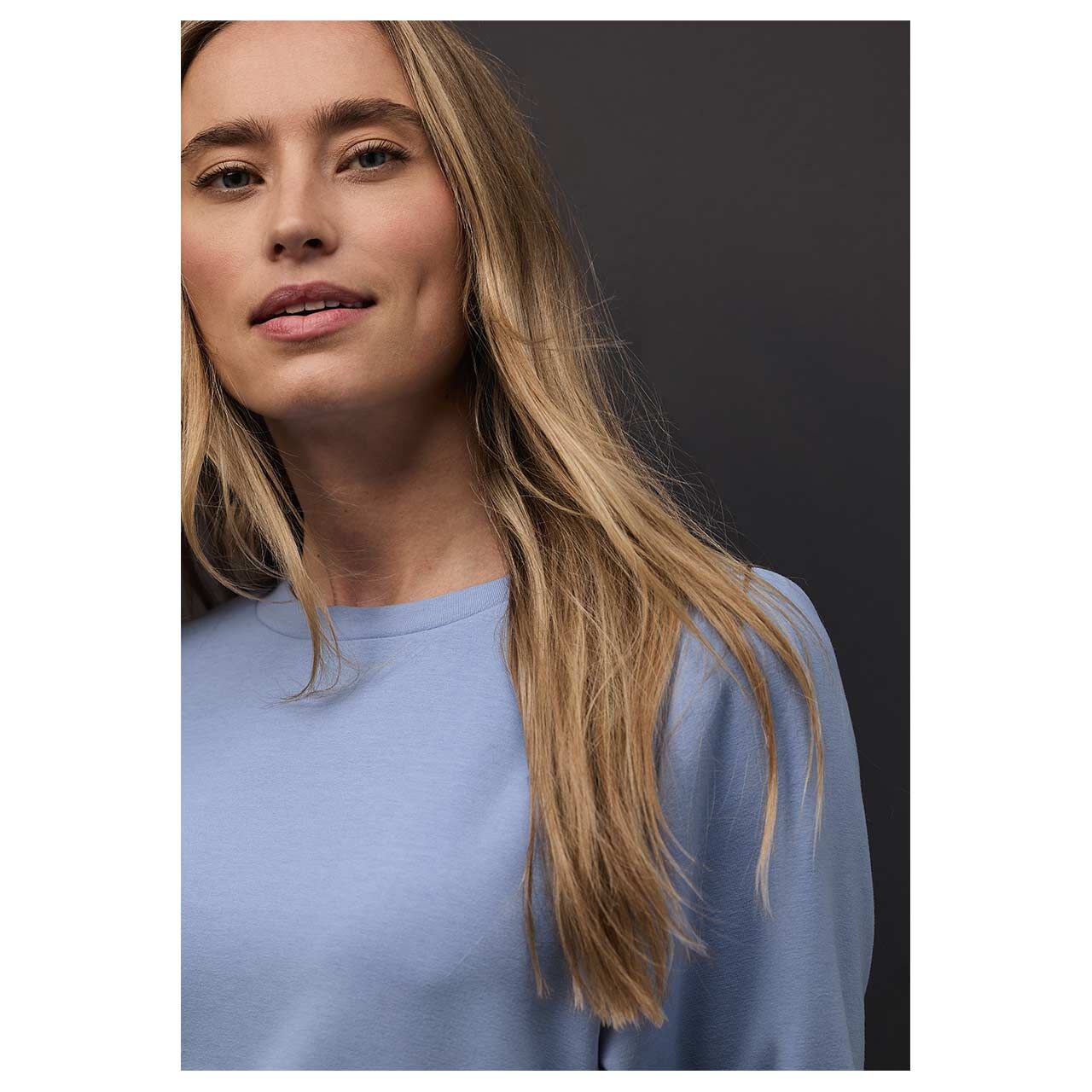 Damen 3/4 Arm Shirt Uni Jacquard von Street One in Hellblau, detaillierte Vorderansicht am Model