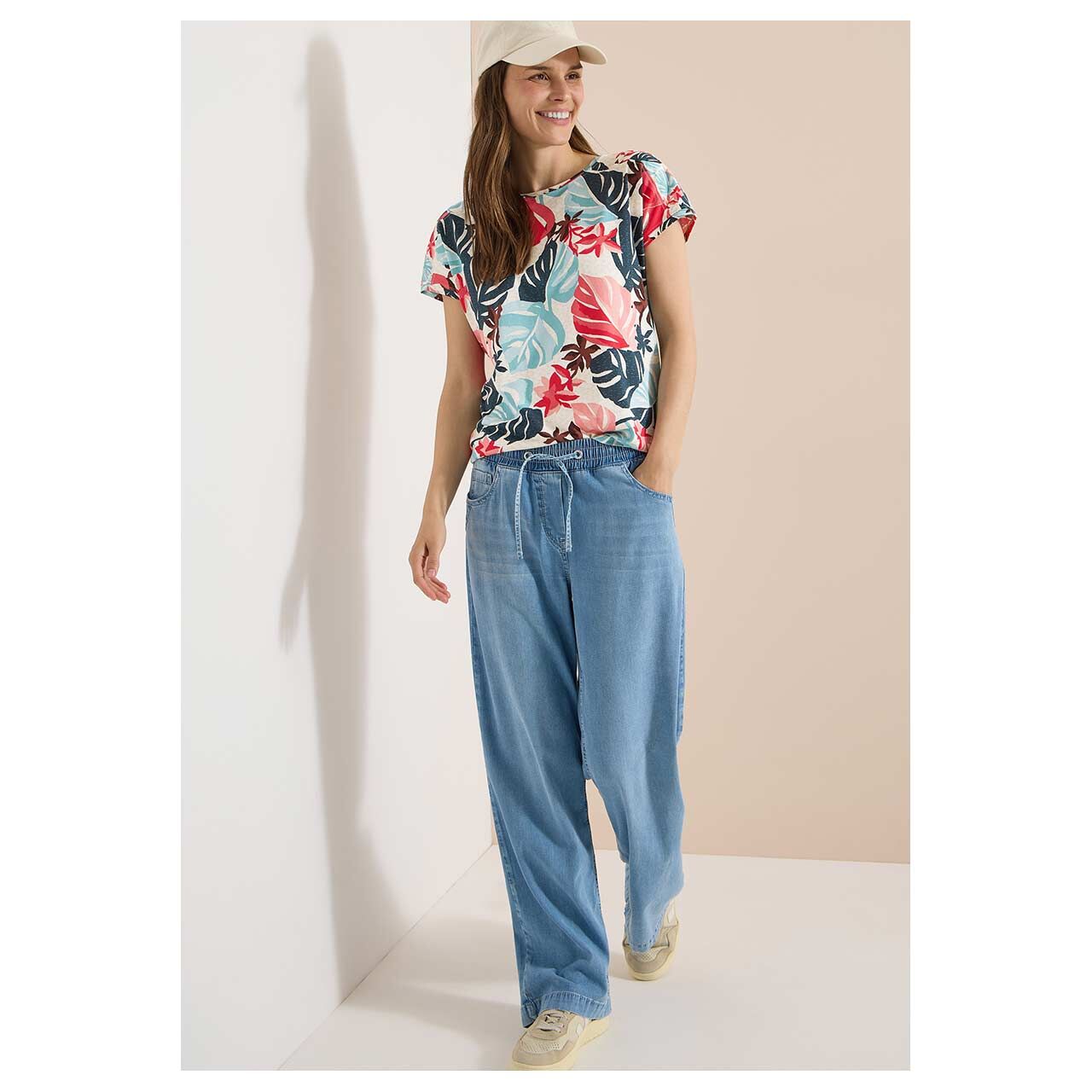 Damen T-Shirt Print Mix von Cecil in Hellbeige mit Print, Ganzkörperansicht am Model