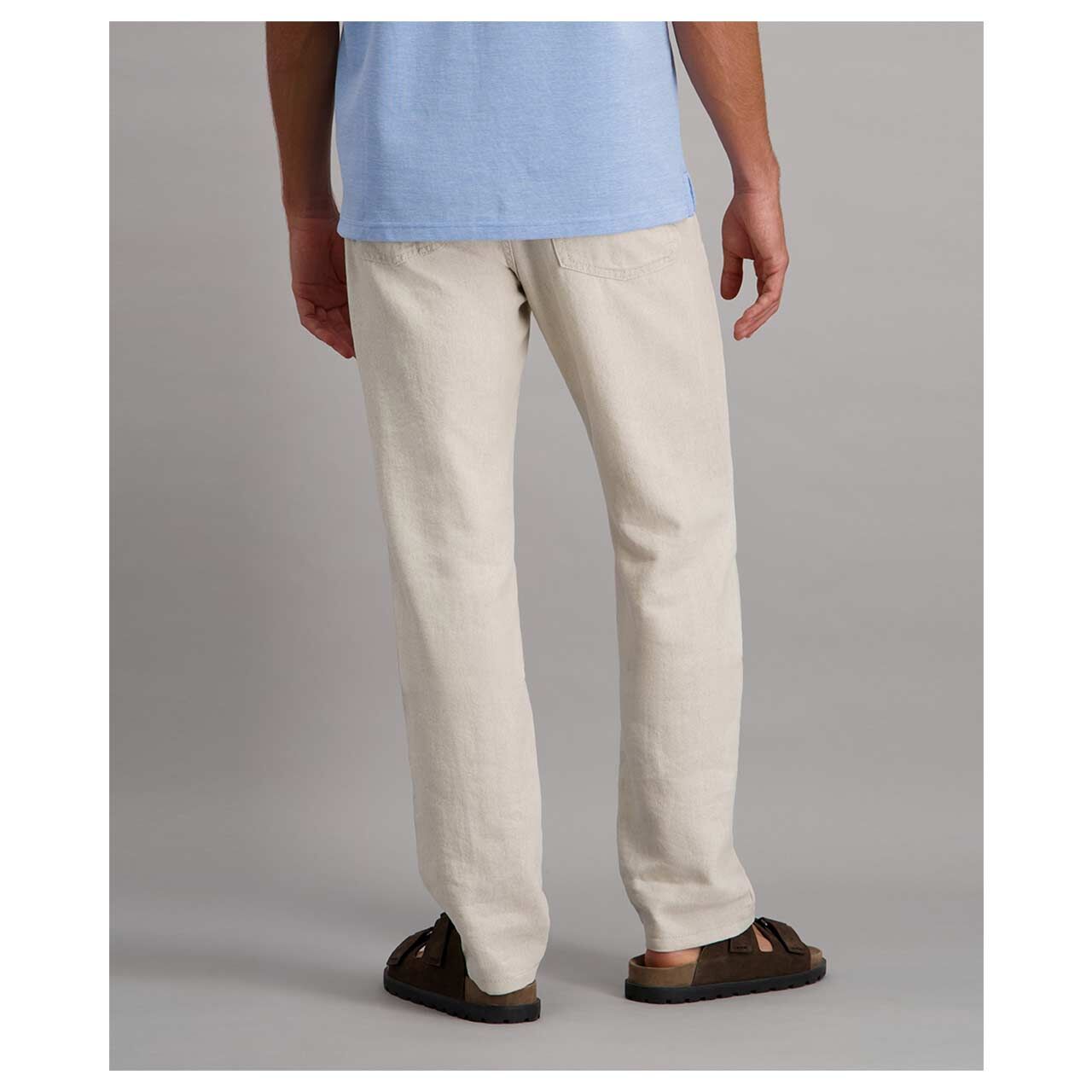 Herren Leinenhose Rando in Beige von Pioneer, Rückansicht am Model