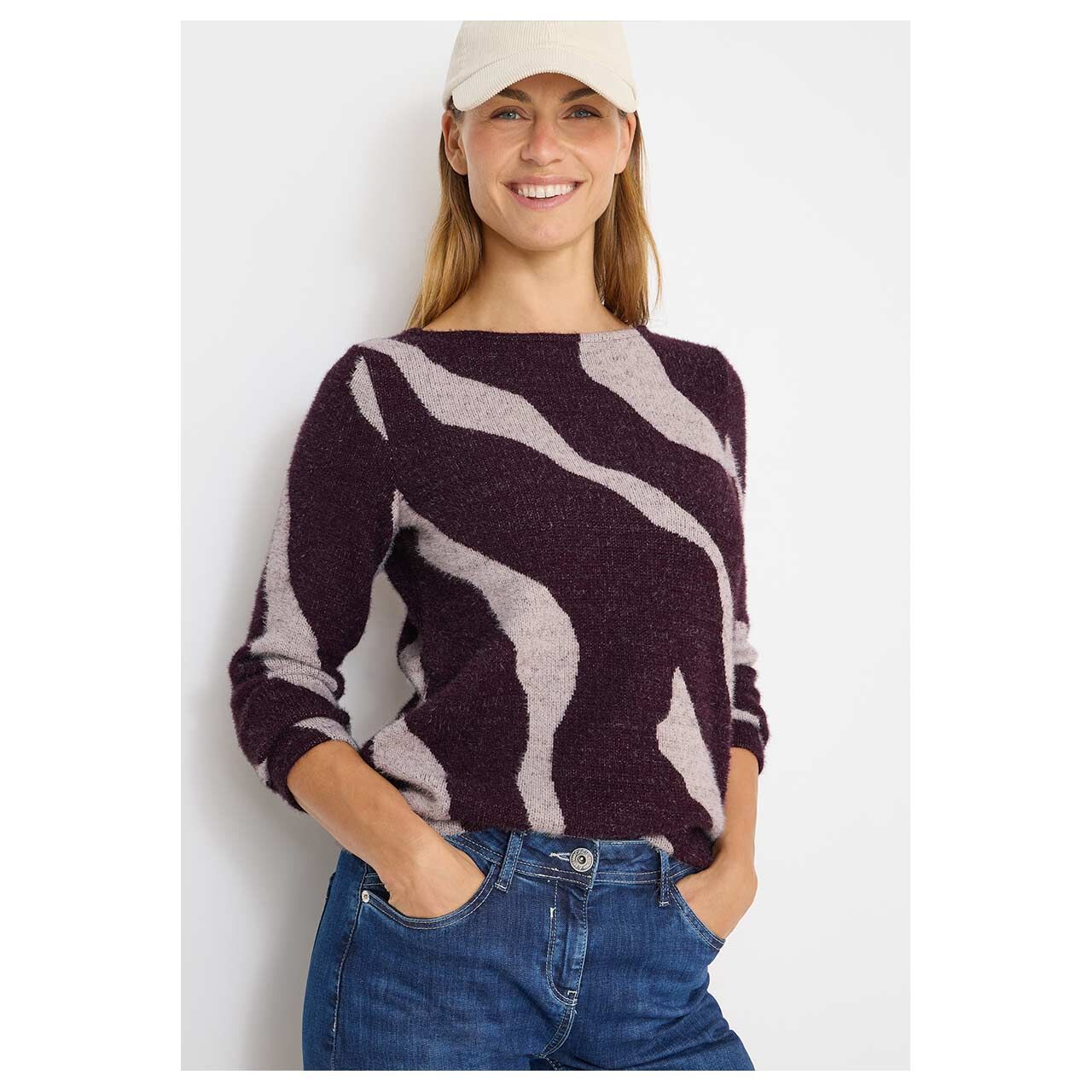 Damen Pullover Big Feather Yarn von Cecil in Lila mit Print, Vorderansicht am Model
