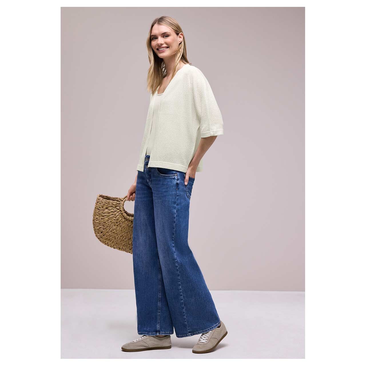 Damen Kurzarm Strickjacke Knit Look Batwing von Street One in Cremeweiß, Ganzkörperansicht