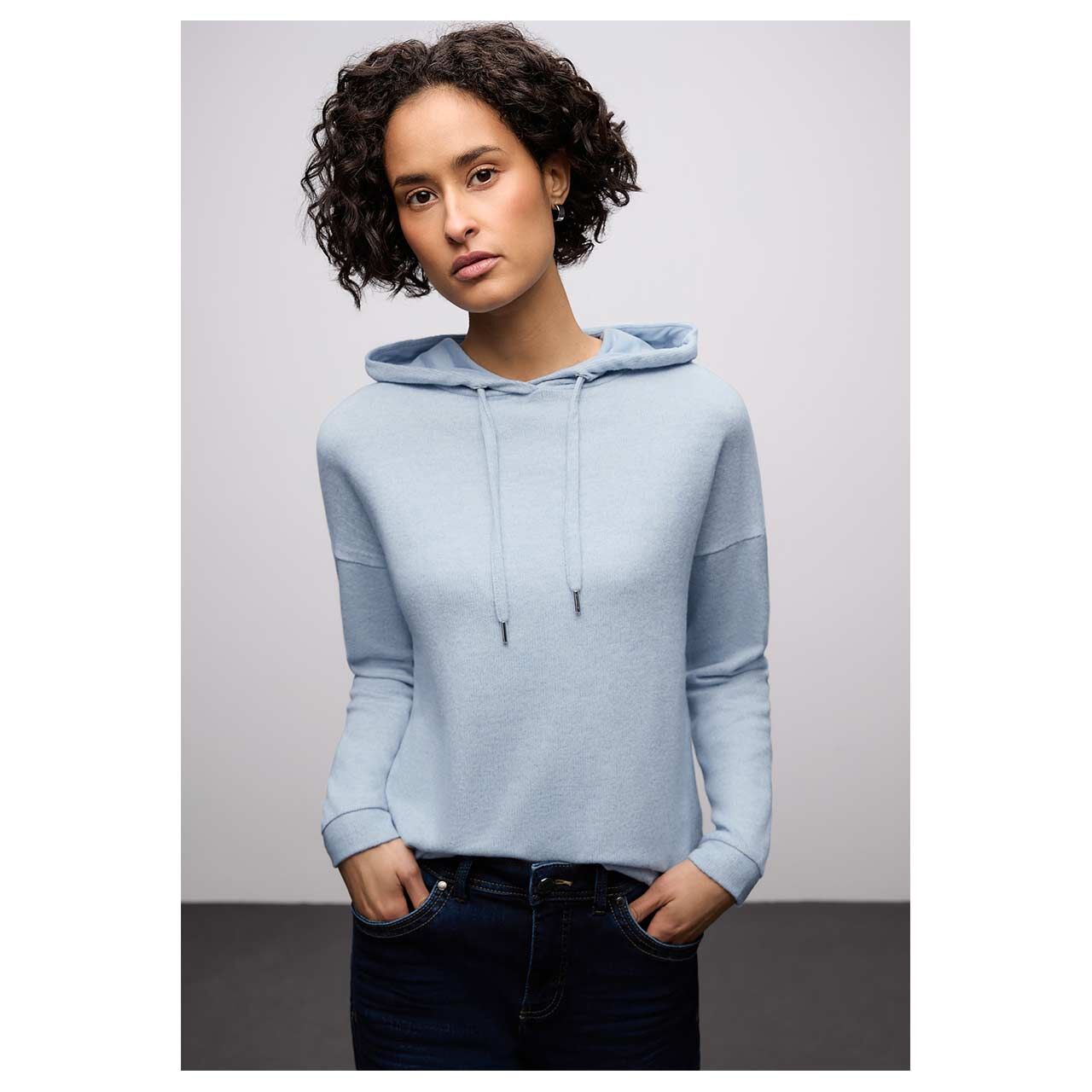 Damen Hoodie Sweatshirt Soft Texture von Street One in Hellblau meliert, Vorderansicht am Model