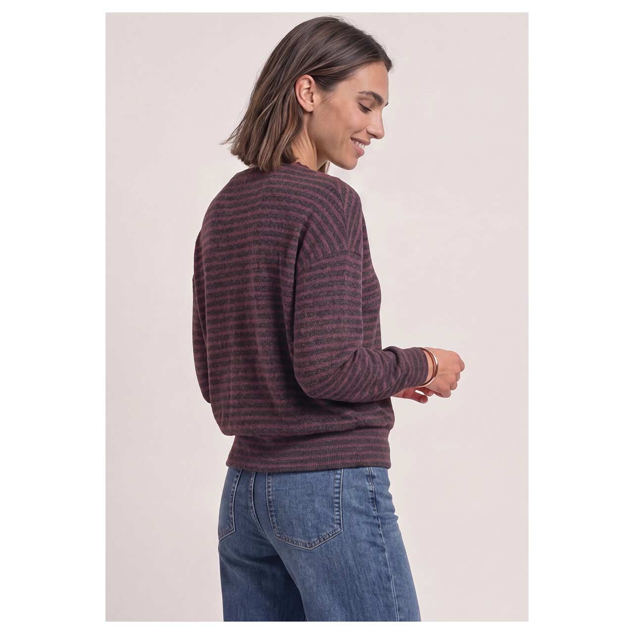 Damen Langarm Shirt Soft Bottom Cuff von Street One in Lila gestreift, Rückansicht am Model