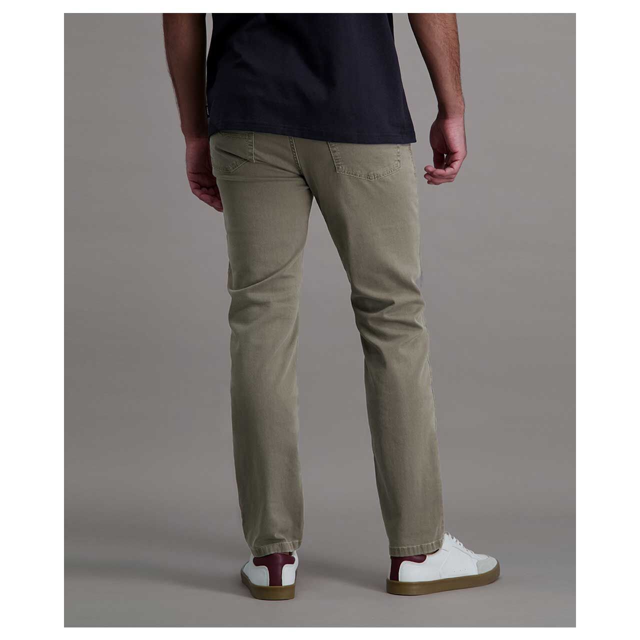 Stretch Herren Baumwollhose Rando Megaflex in Grau-Braun von Pioneer, Rückansicht am Model