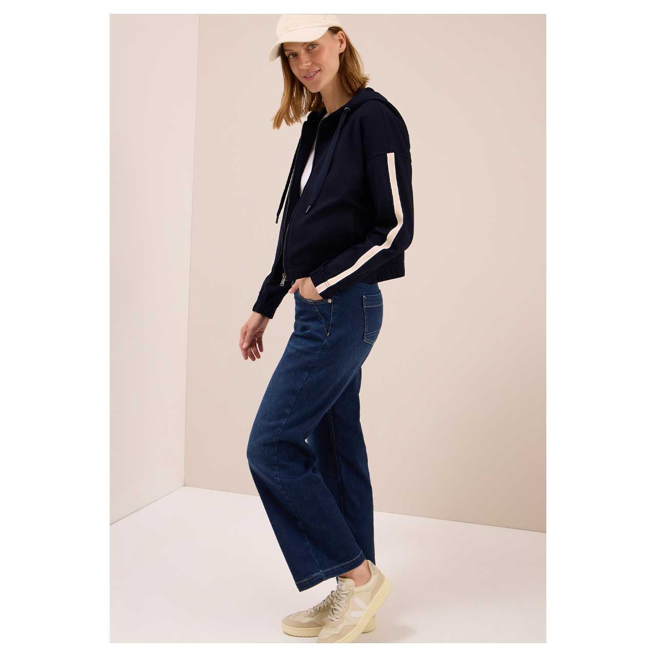 Damen Hoodie Sweatjacke Galon Stripe von Cecil in Dunkelblau, Ganzkörperansicht am Model