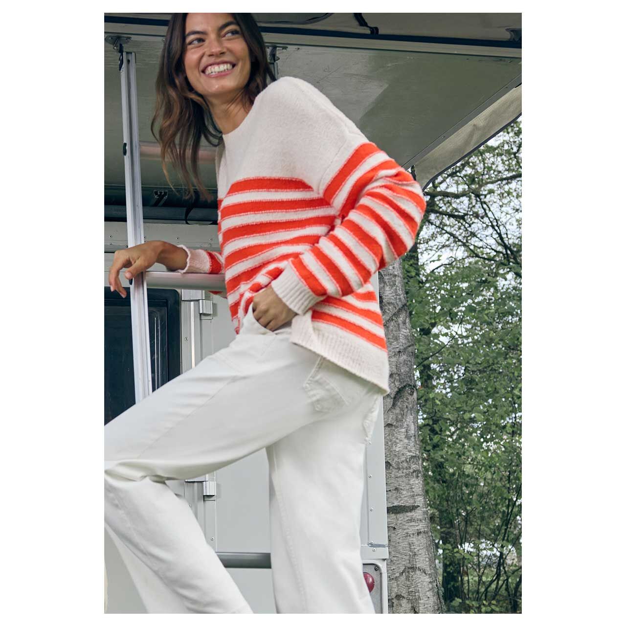 Damen Pullover Bouclé Stripe von Cecil in Beige gestreift, Seitenansicht am Model