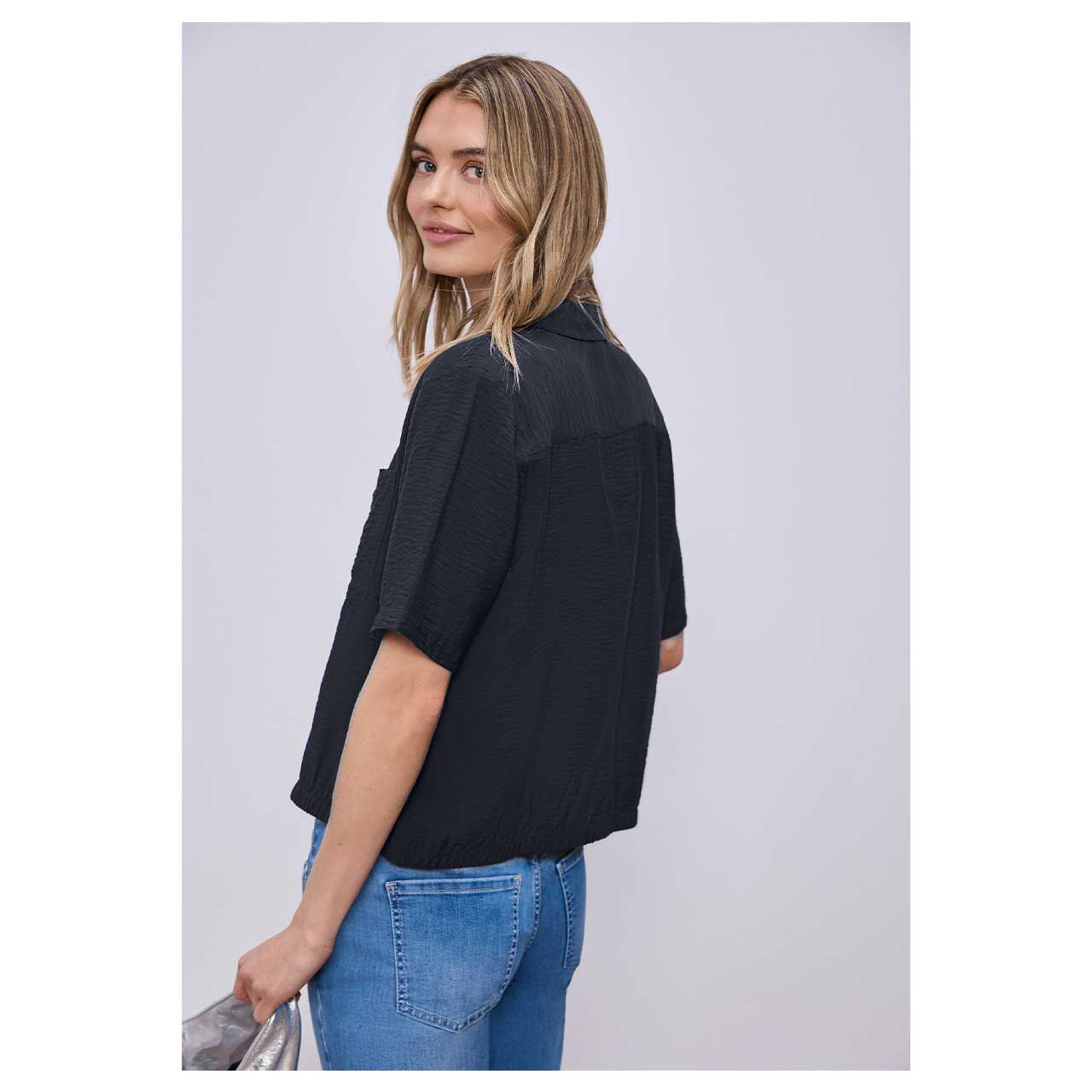 Damen Kurzarm Bluse Shirtcollar von Street One in Hellblau meliert, Rückansicht am Model