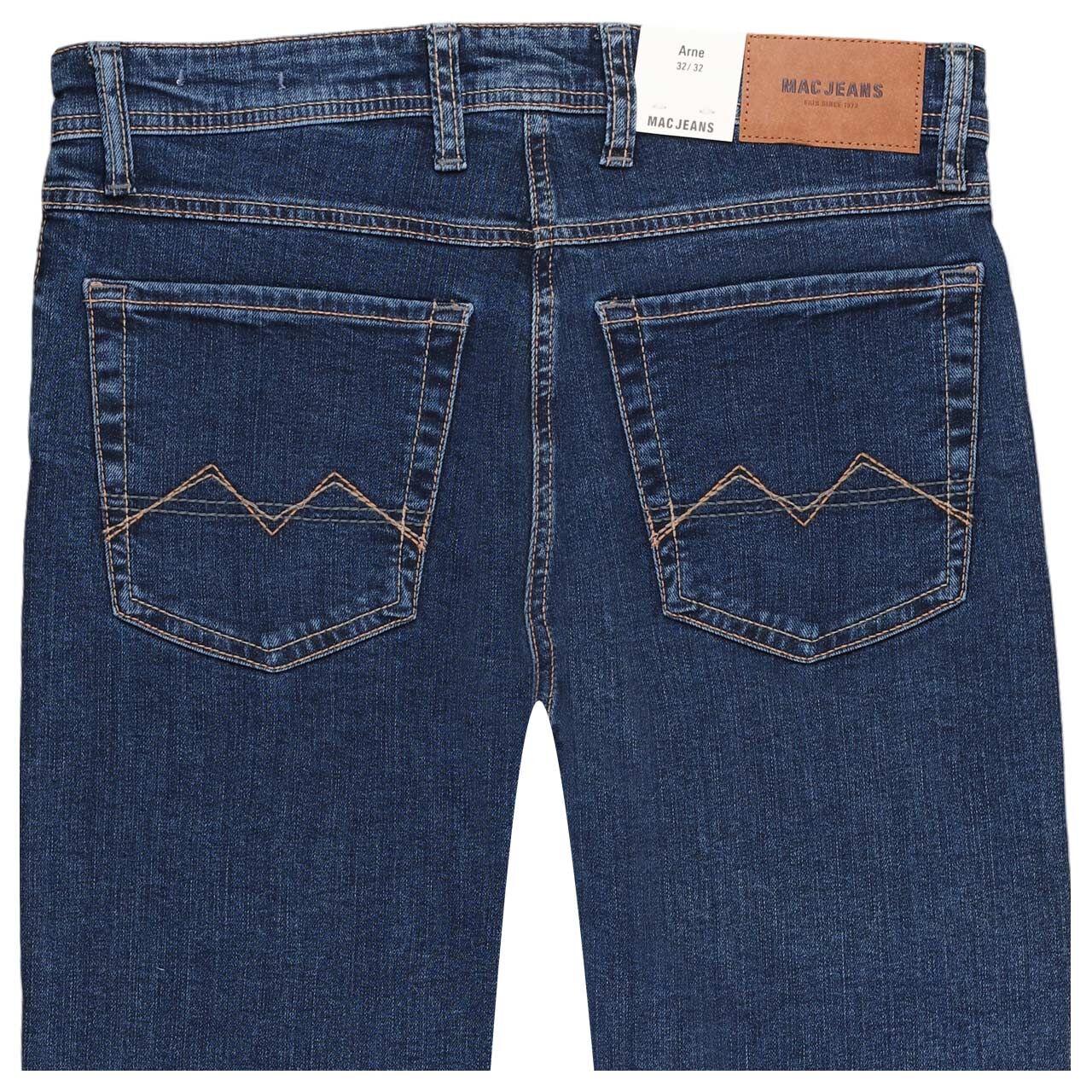 Stretch Herrenjeans Arne von MAC in Mittelblau angewaschen, detaillierte Rückansicht