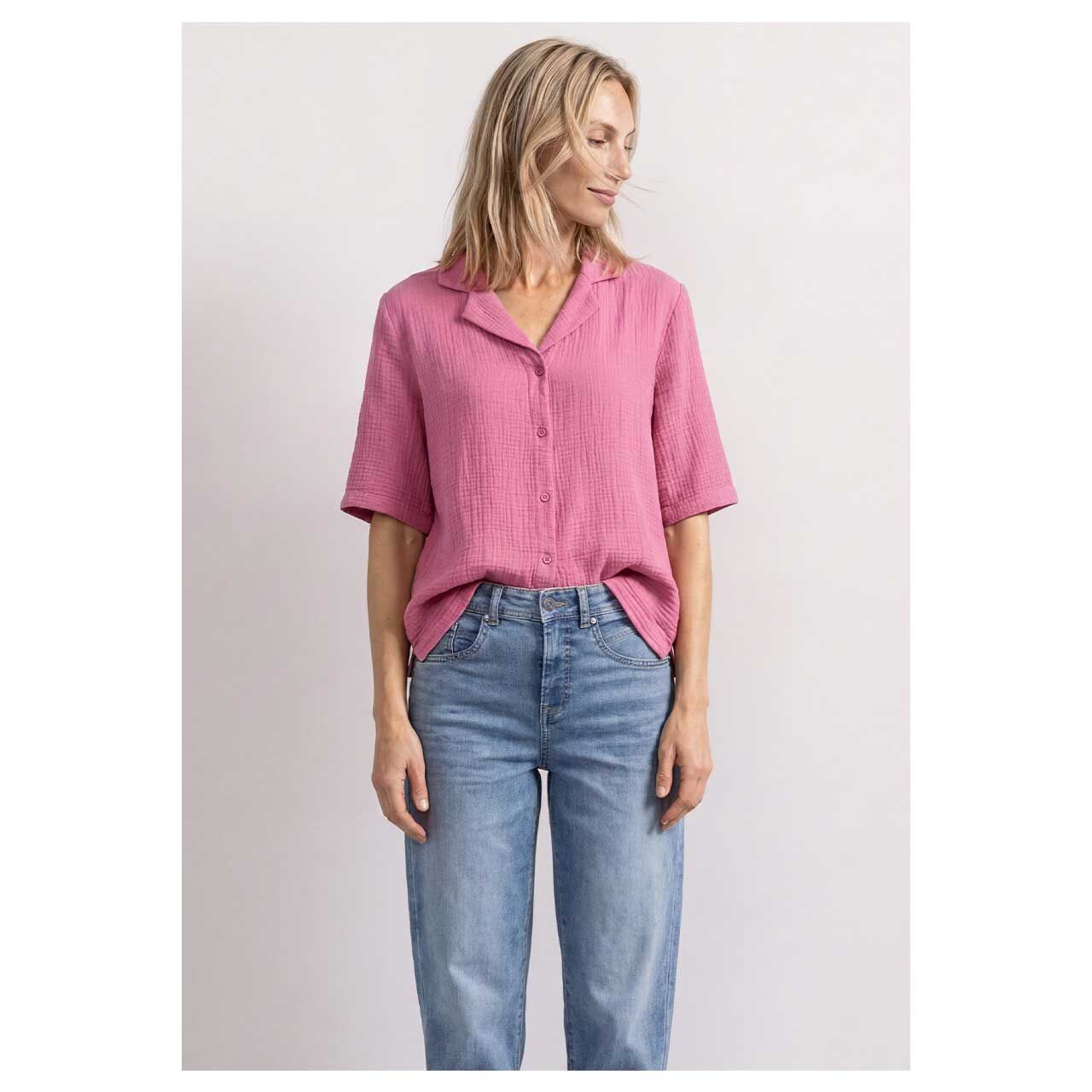 Damen Kurzarm Bluse Musselin Bowling Collar von Street One in Pink, Vorderansicht am Model