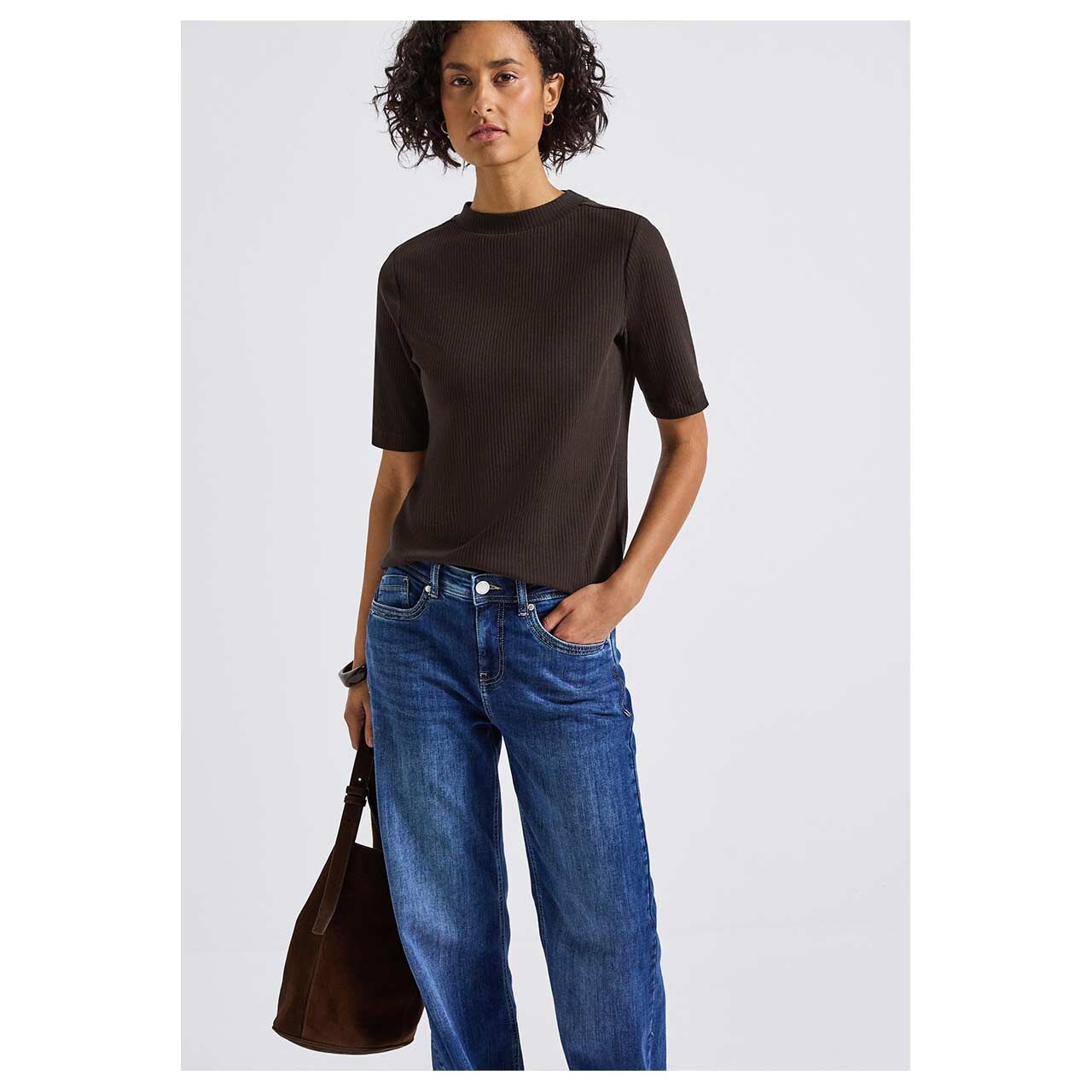 Damen T-Shirt Rib Turtle Neck von Street One in Dunkelbraun, Vorderansicht am Model gestylt