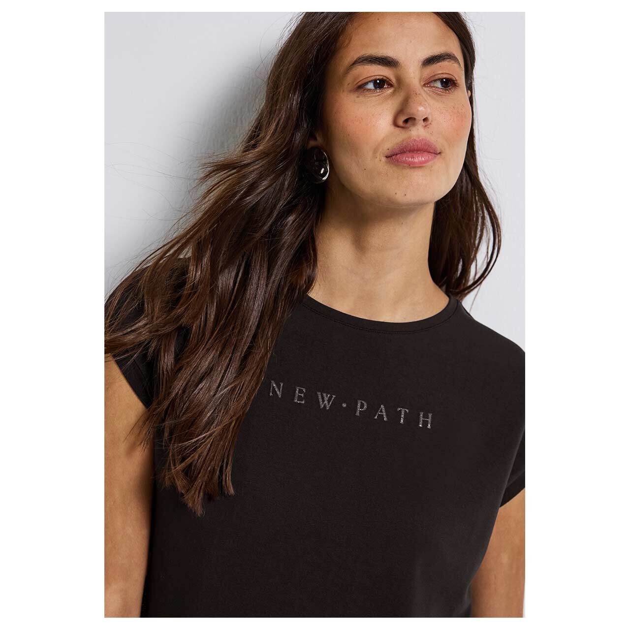 Damen T-Shirt Wording von Street One in Dunkelbraun, seitliche Vorderansicht