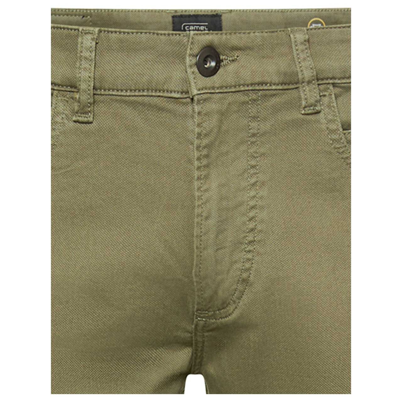 Herren Stretch Baumwollhose Houston von Camel active in Olivgrün, detaillierte Vorderansicht