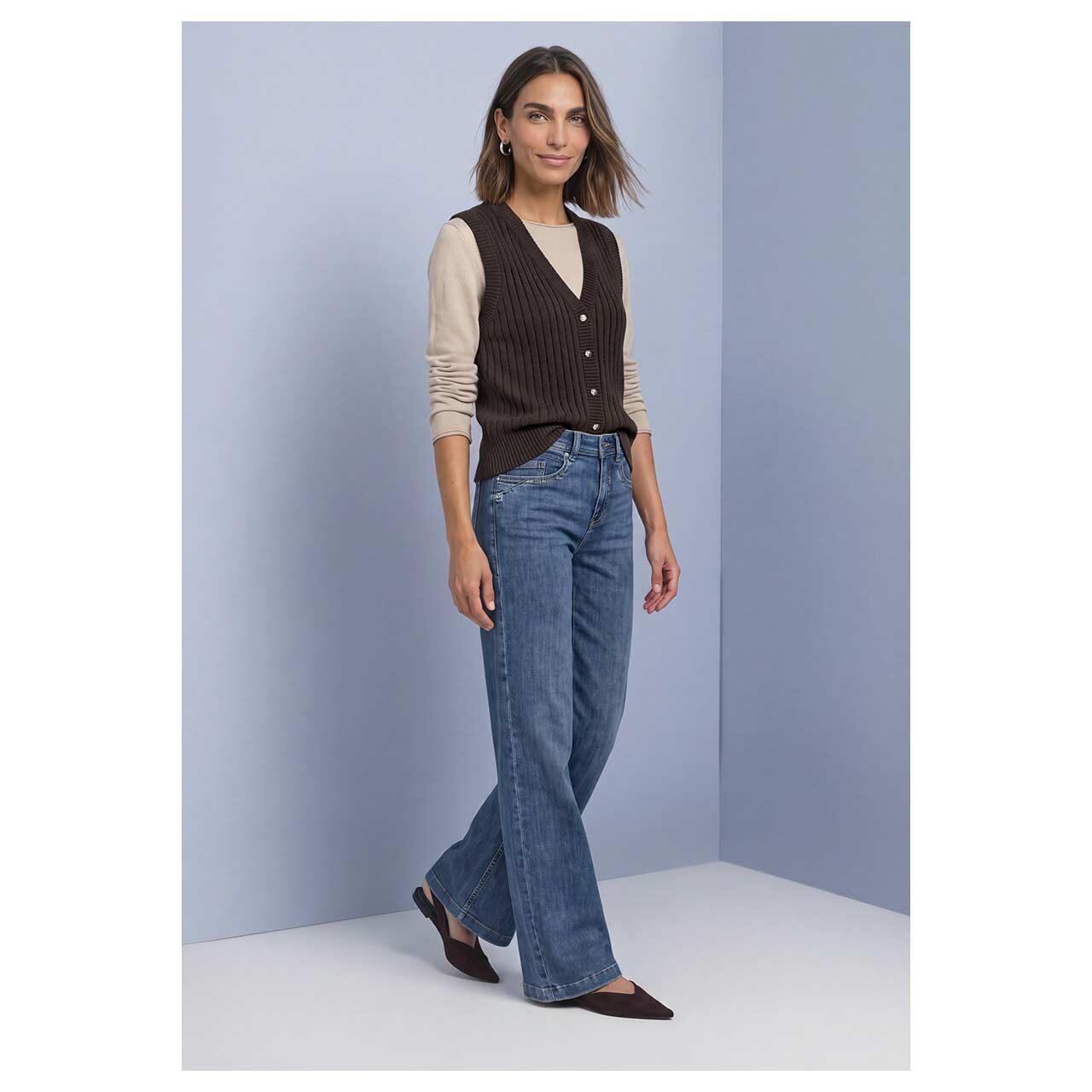 Damen Strickweste Sleeveless Cardigan von Street One in Dunkelbraun, Ganzkörper am Model