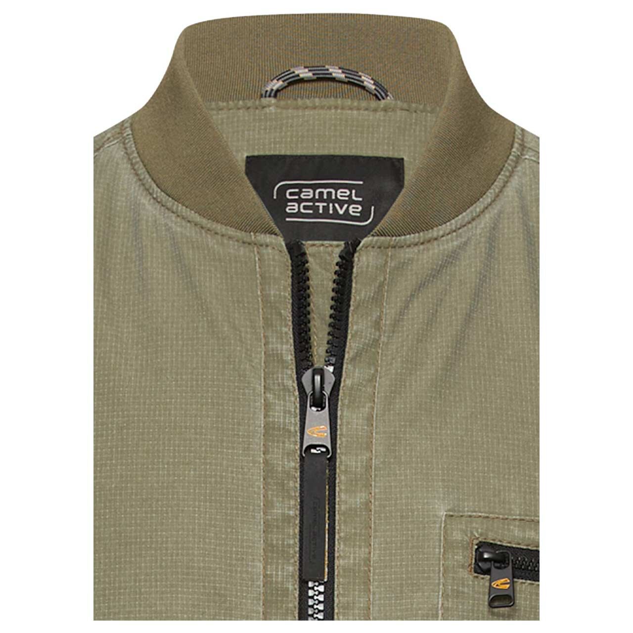 Herren Jacke Blouson von Camel active in Olivgrün, detaillierte Vorderansicht