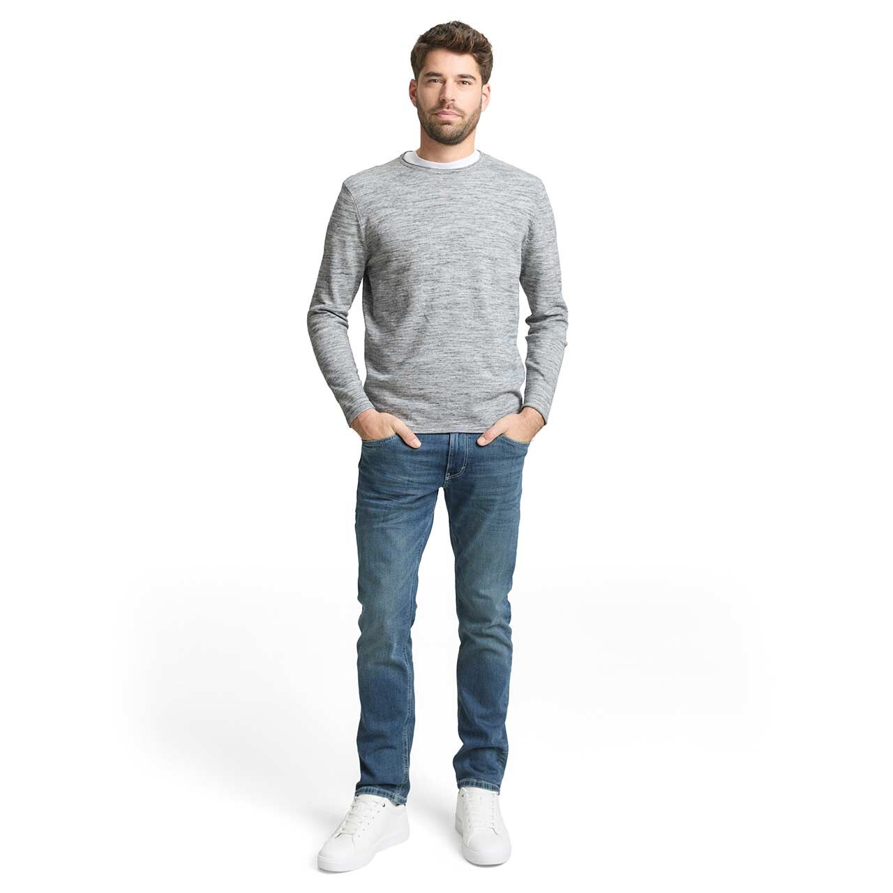 Herren Pullover Space Dye Knit von Tom Tailor in Blau meliert, Ganzkörperansicht am Model