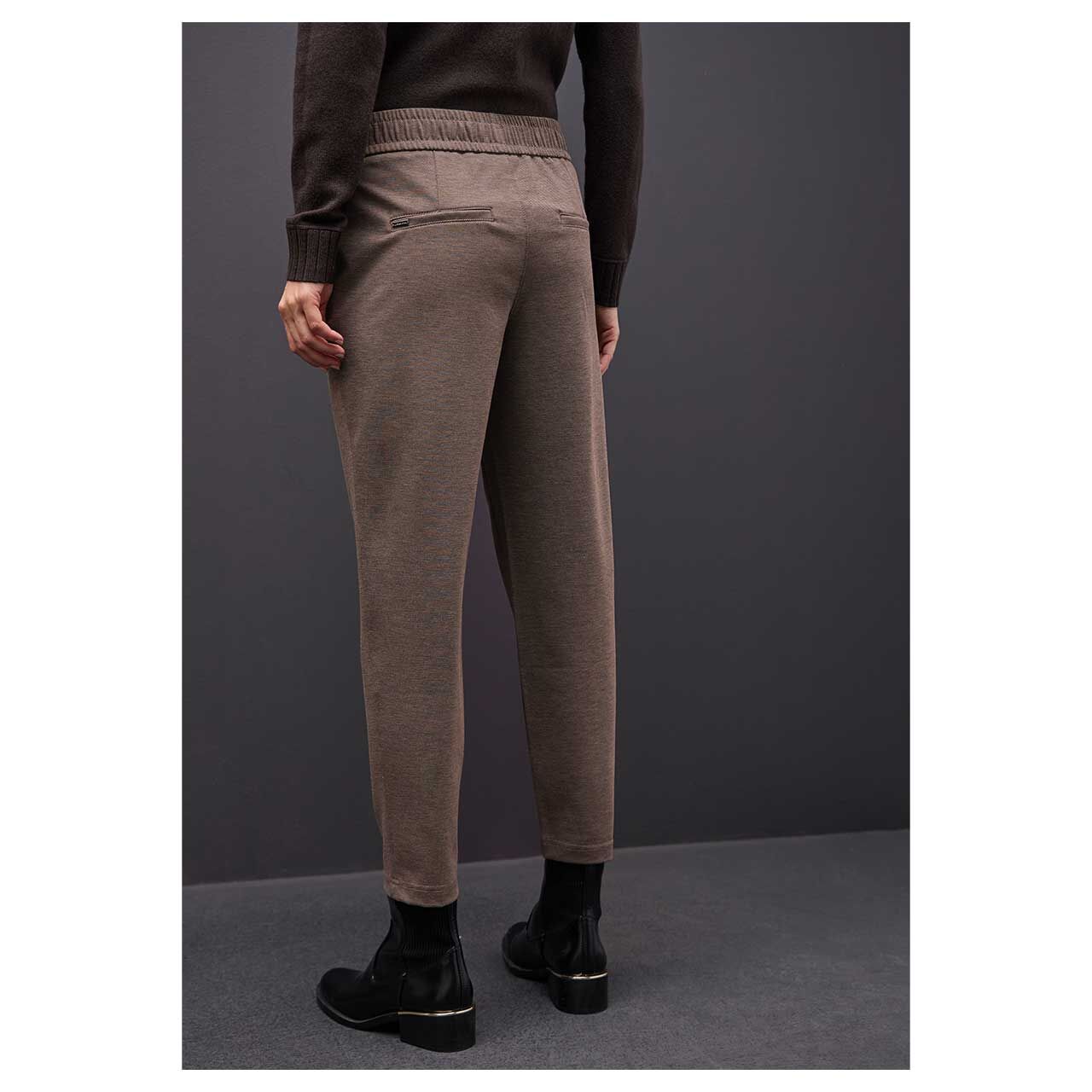 Damen Ankle Hose Bonny Buckle von Street One in Braun meliert, Rückansicht am Model
