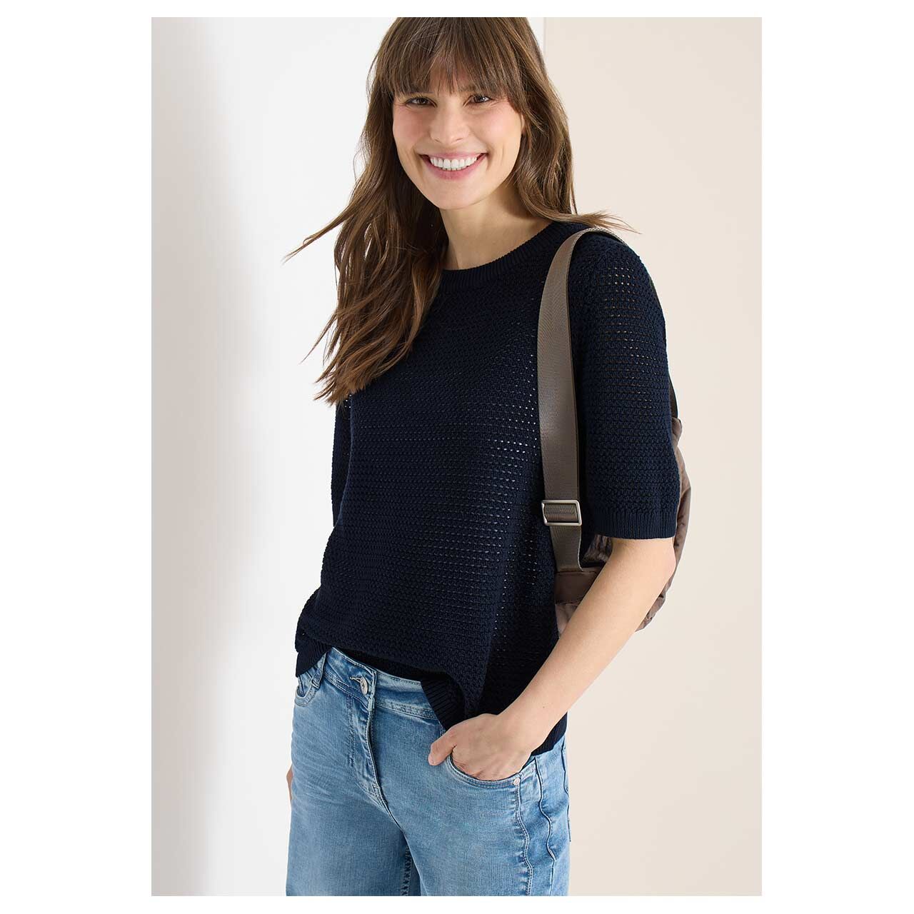 Damen Kurzarm Pullover Structured Roundneck von Cecil in Dunkelblau, Vorderansicht am Model