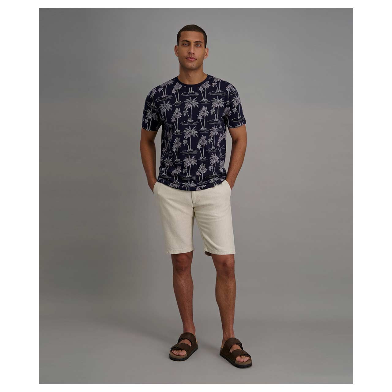 Pioneer Herren T-Shirt in Dunkelblau mit Print, Vorderansicht am Model