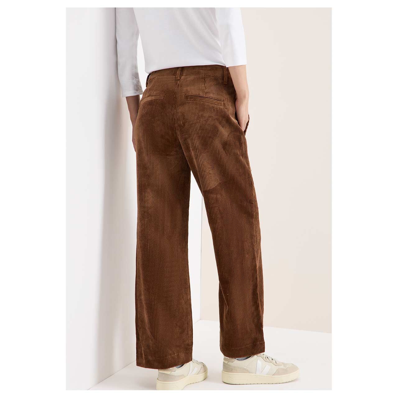 Damen Ankle Cordhose Neele von Cecil in Braun, Rückansicht am Model