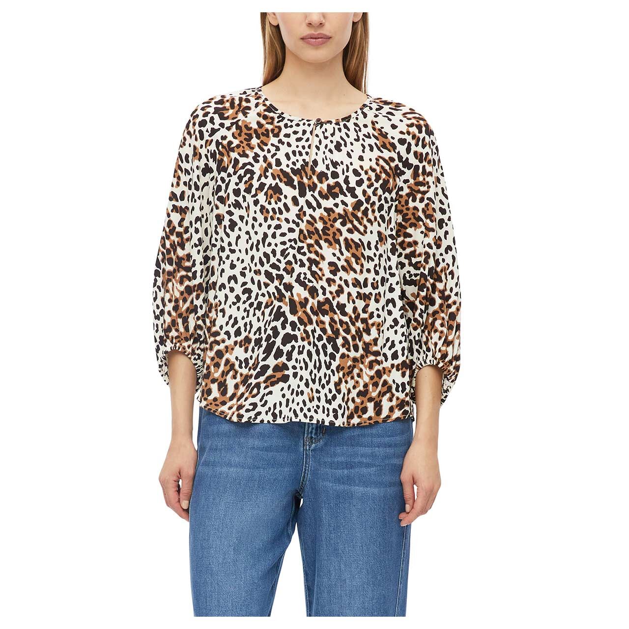 Damen 3/4 Arm Bluse von s.Oliver in Braun mit Print mit der Farbnummer 07A2, Vorderansicht am Model