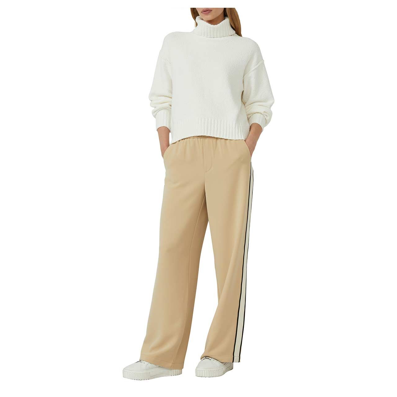 s.Oliver Damen Rollkragen Pullover in Cremeweiß, Ganzkörperansicht am Model