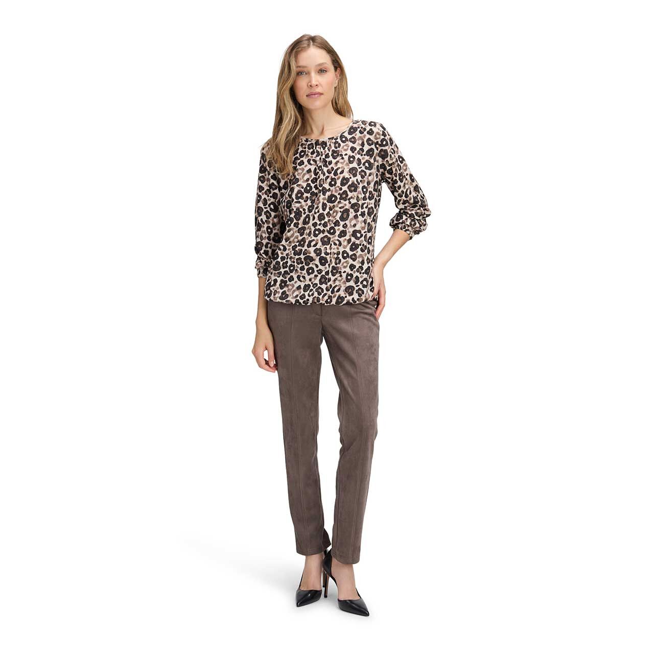Damen Langarm Bluse von Betty Barclay in Beige mit Print, Ganzkörperansicht am Model
