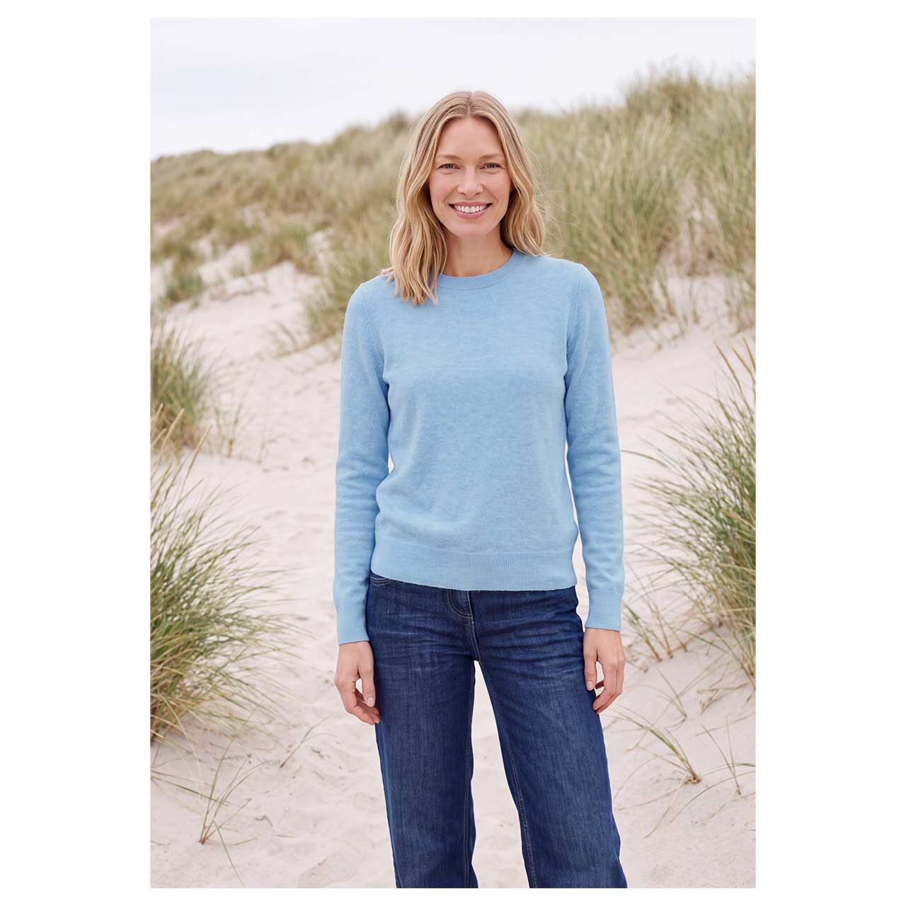 Damen Pullover Cosy Roundneck von Cecil in Hellblau meliert, Vorderansicht am Model