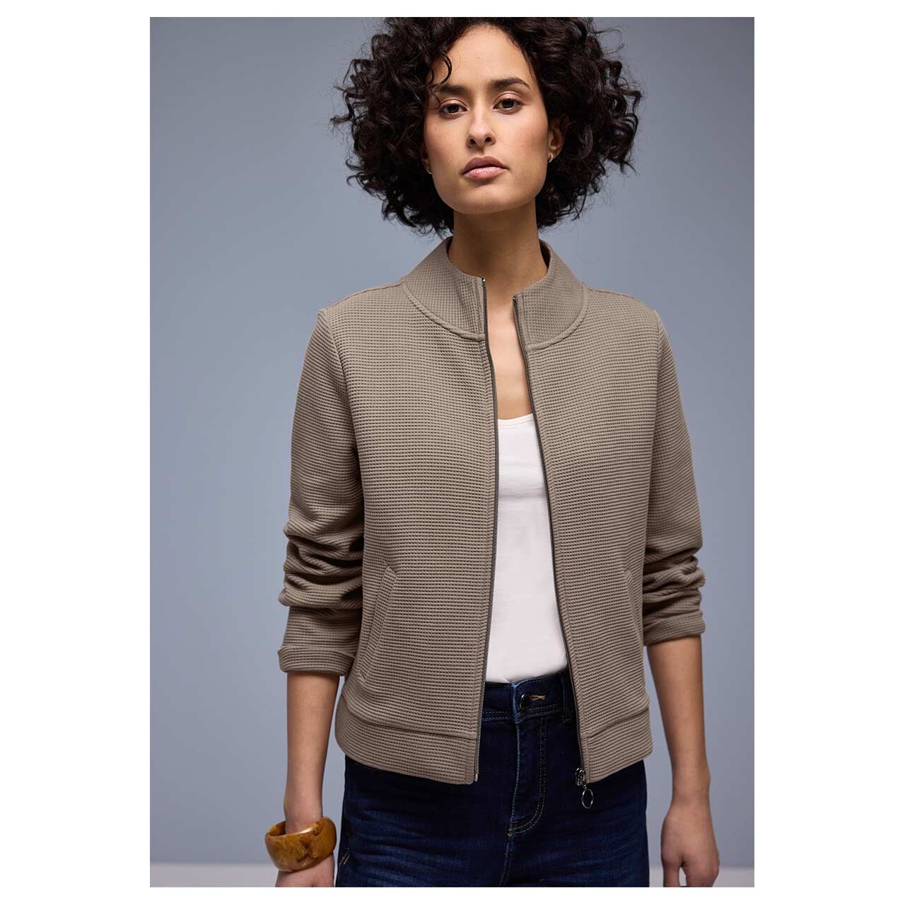 Street One Damen Shirtjacke Zipper Structure Jacket von Street One in Braun, Vorderansicht am Model