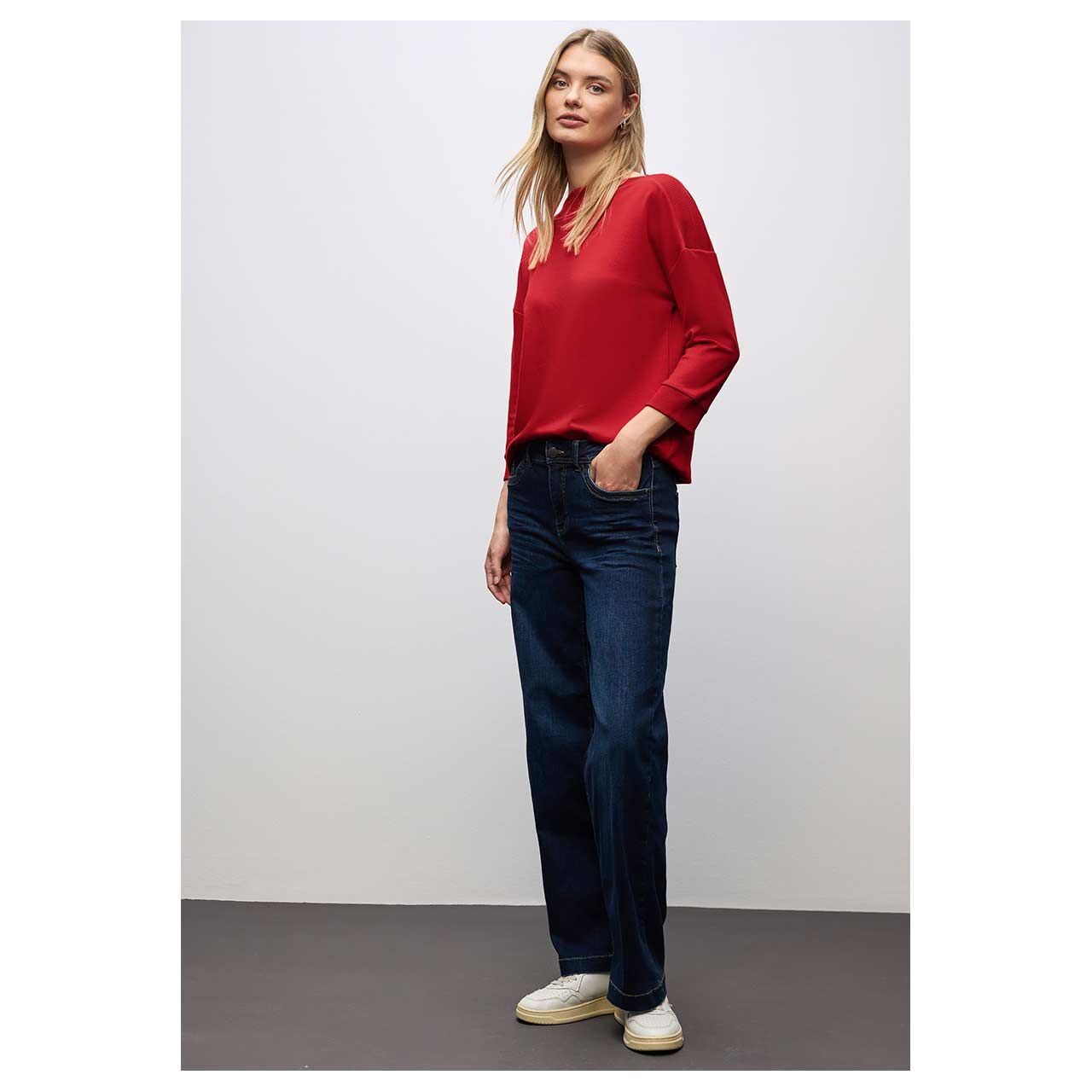 Damen 3/4 Arm Sweatshirt U-Boat Rib Collar von Street One in Rot, Ganzkörperansicht am Model