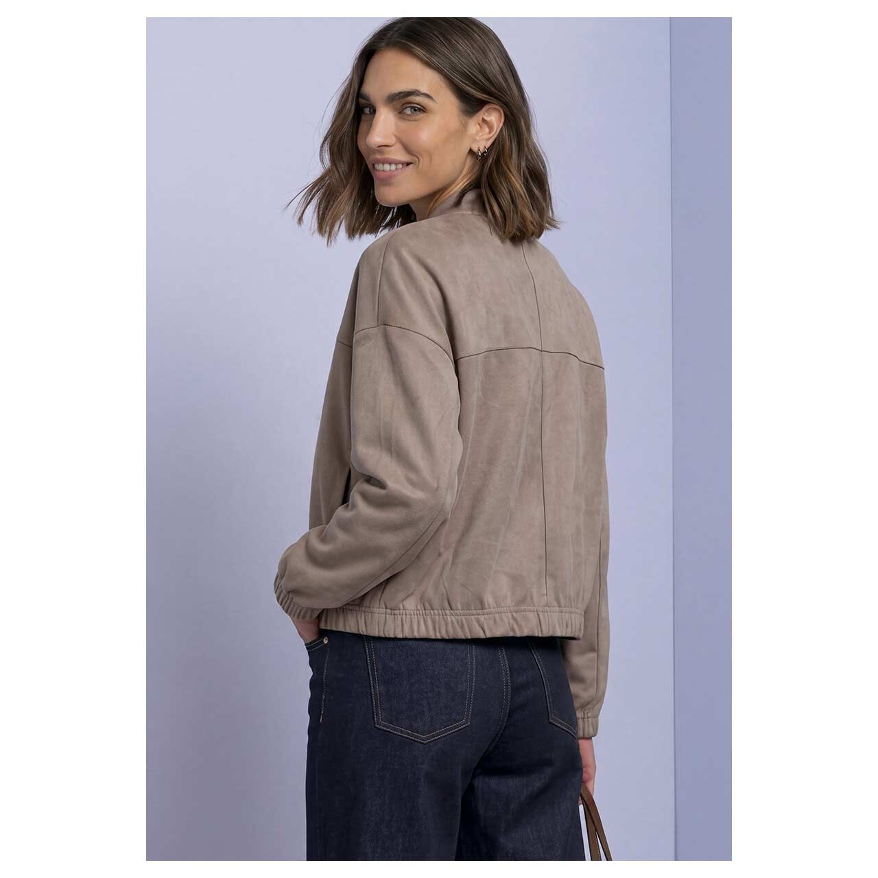 Damen Velours Jacke Jacket With Gathering von Street One in Beige, Rückansicht am Model