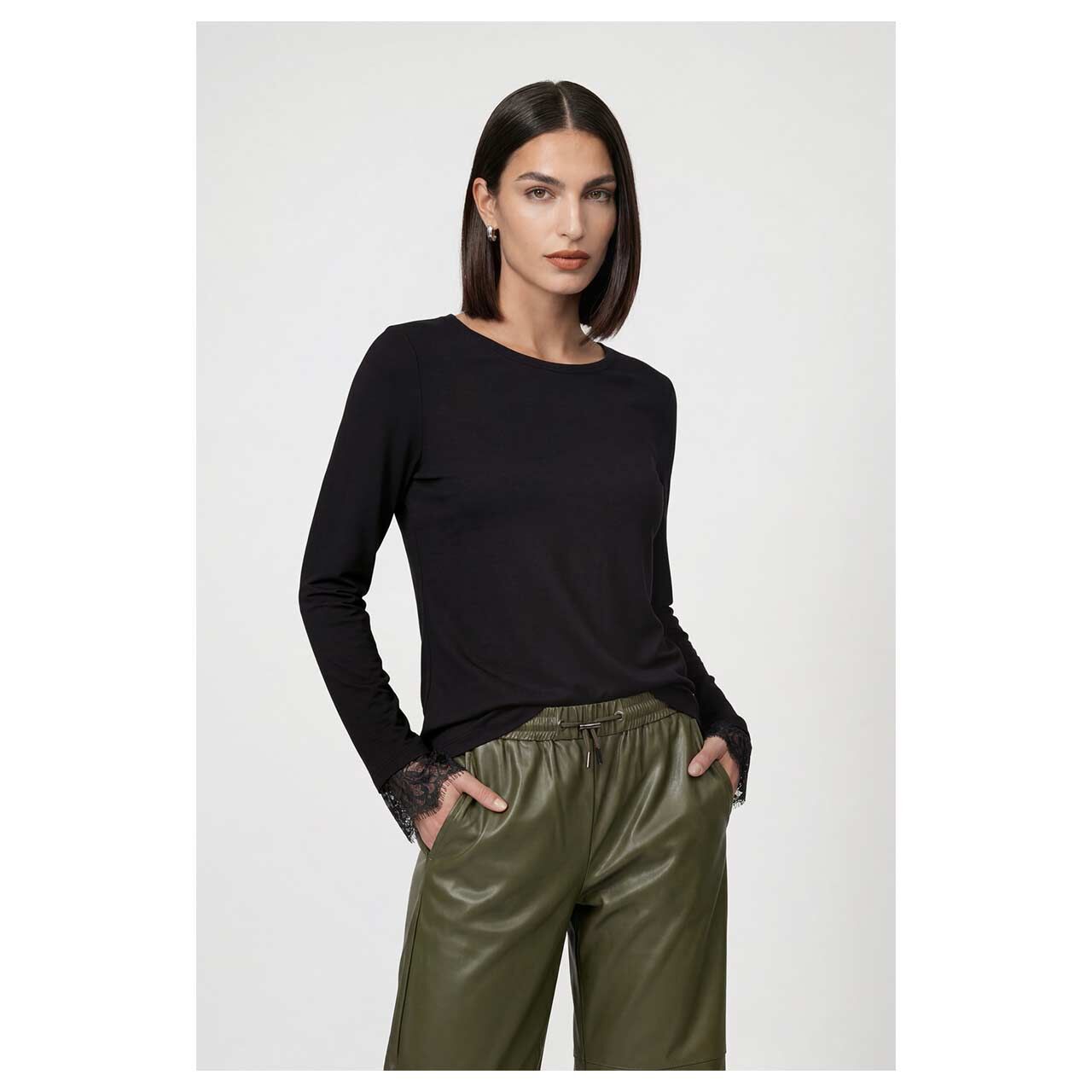 Damen Langarm Shirt von Monari in Schwarz, Vorderansicht am Model