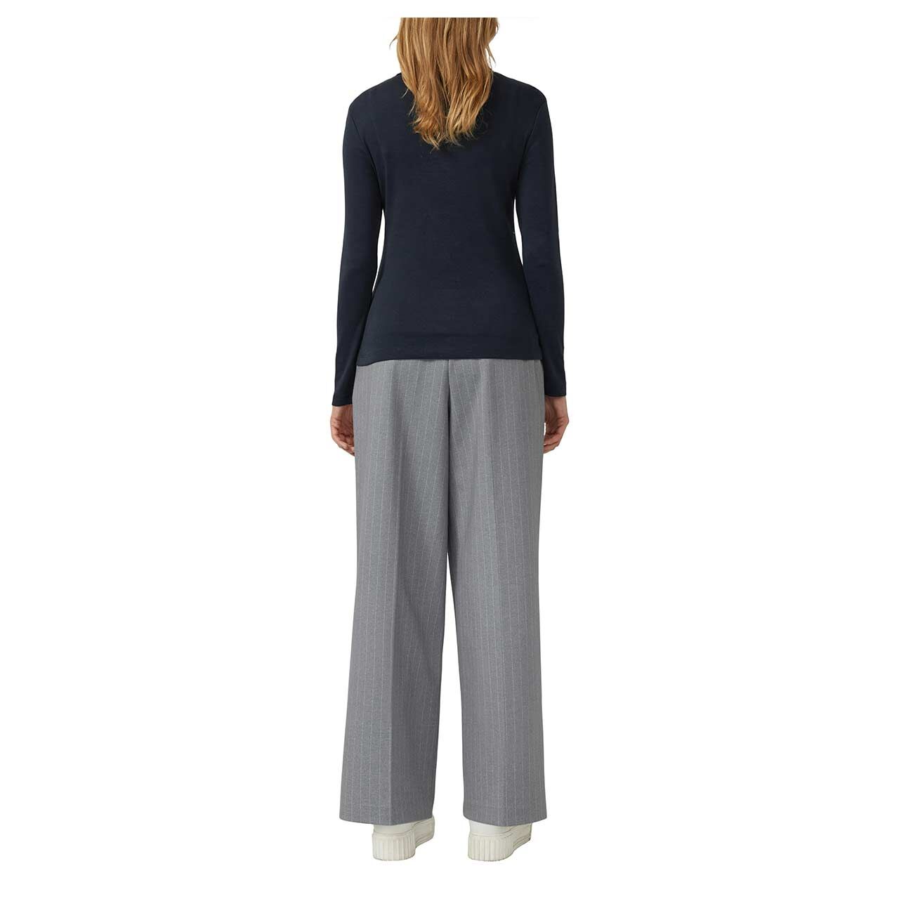 s.Oliver Damen Rollkragen Langarm Shirt in Dunkelblau, Rückansicht am Model
