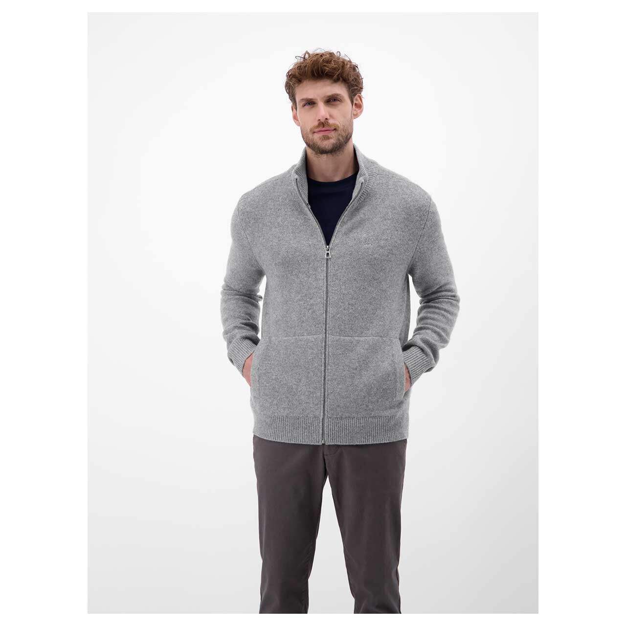 Herren Strickjacke von Lerros in Hellgrau meliert, Vorderansicht am Model