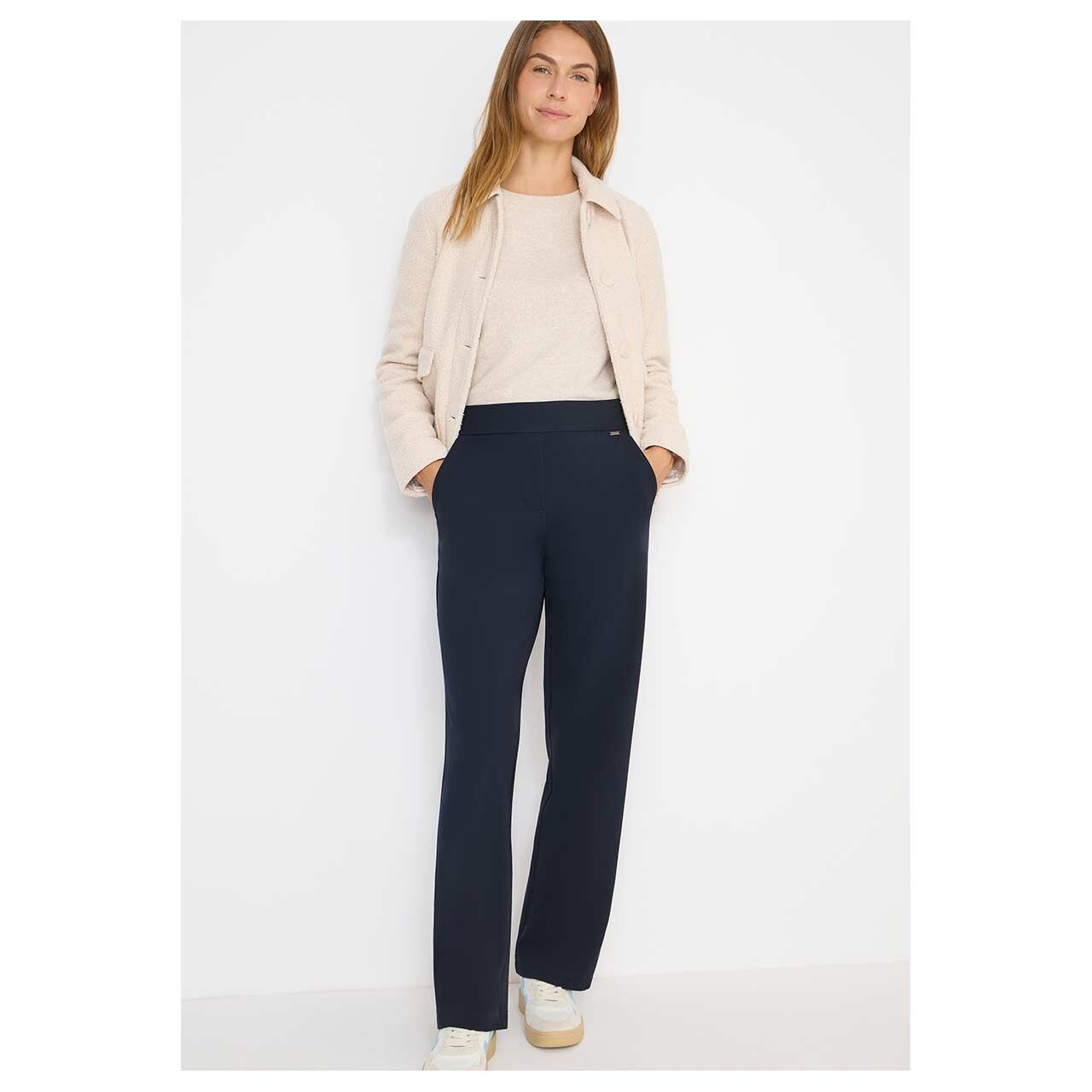 Damen Hose Neele Straight von Cecil in Dunkelblau, Ganzkörperansicht Outfit am Model