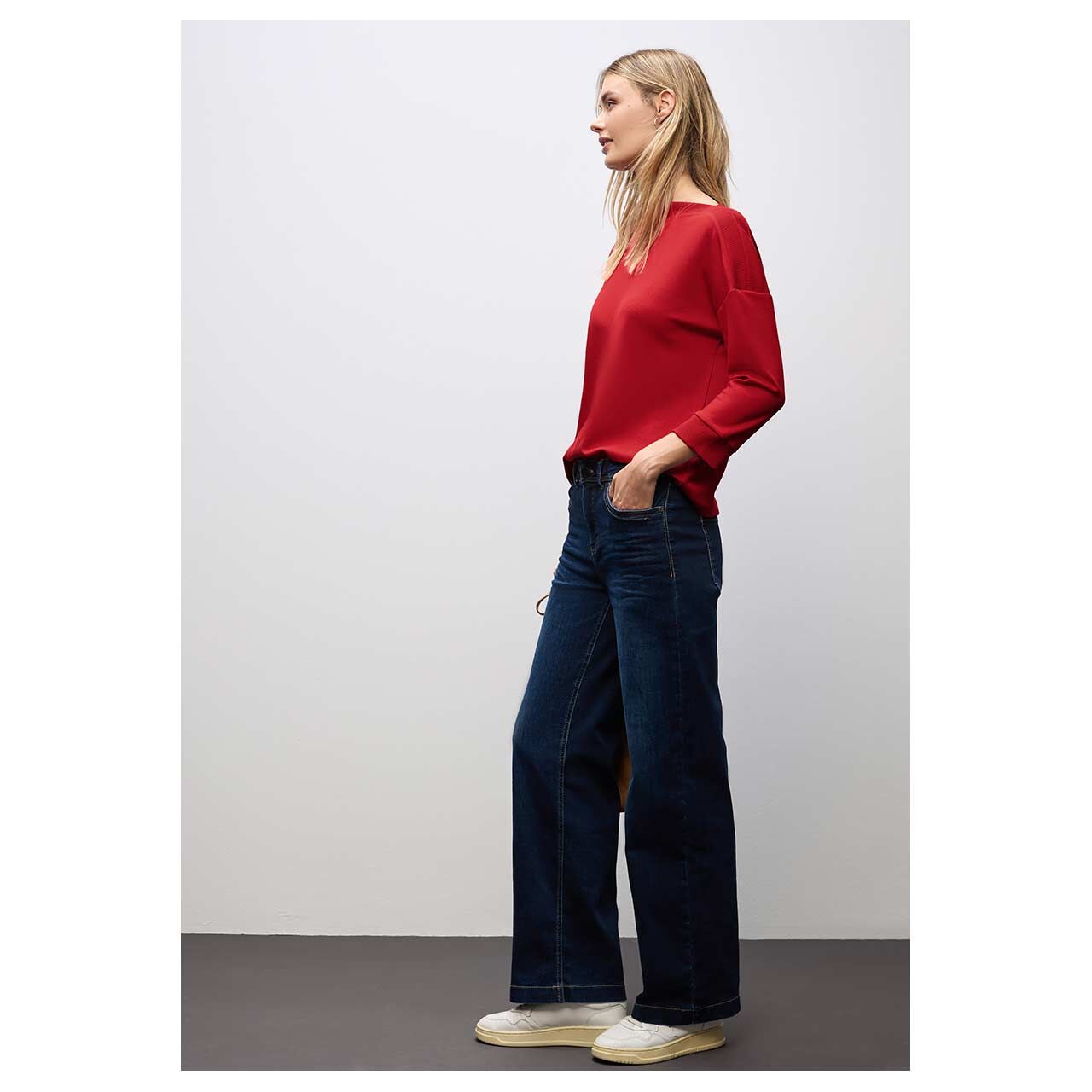 Damen 3/4 Arm Sweatshirt U-Boat Rib Collar von Street One in Rot, Seitenansicht am Model