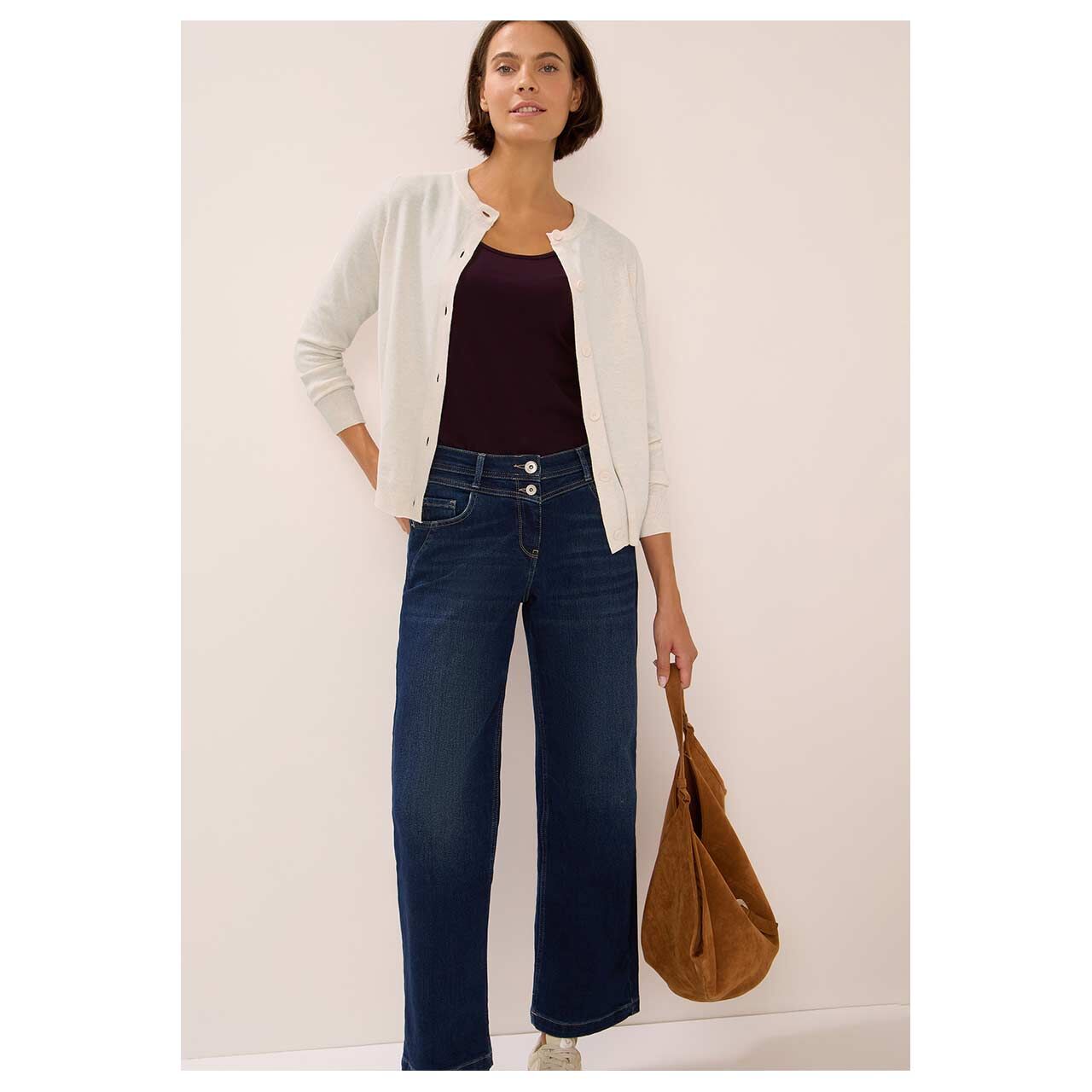 Damen Strickjacke Buttoned Cardigan von Cecil in Hellbeige, Ganzkörperansicht am Model