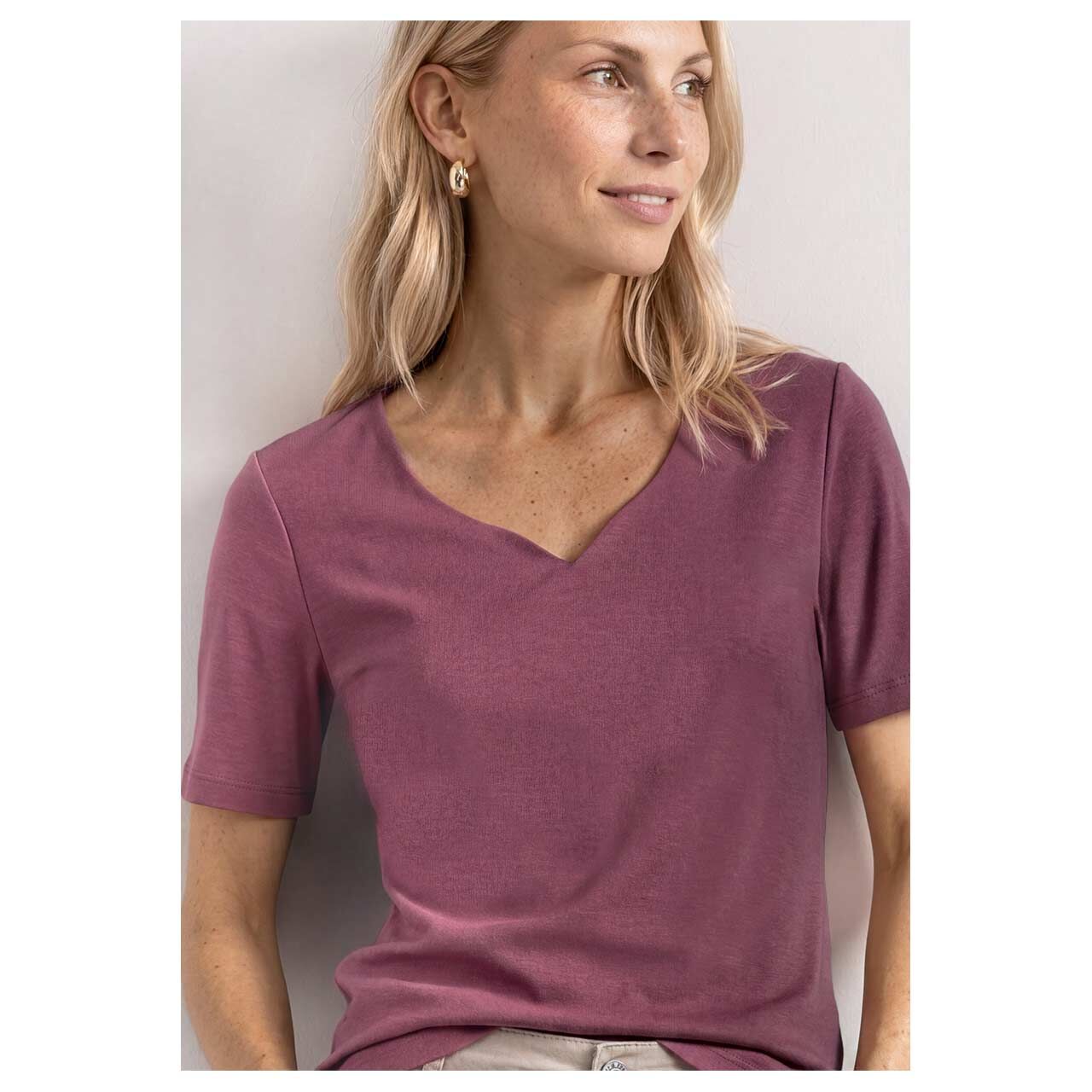 Damen T-Shirt Ada von Street One in Lila, detaillierte Vorderansicht am Model