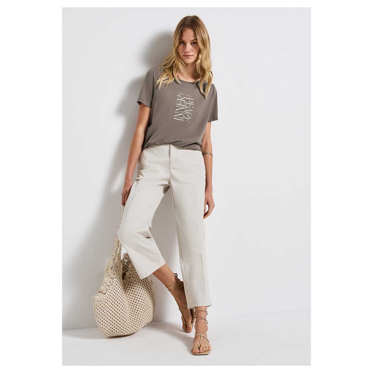 Vorderansicht des getragenen Damen T-Shirt von Street One in Sandbraun mit Print