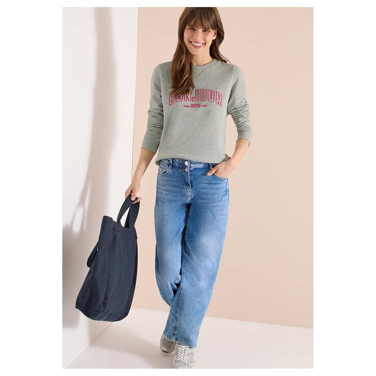 Damen Sweatshirt Embroidery von Cecil in Grau mit Print, Ganzkörperansicht am Model