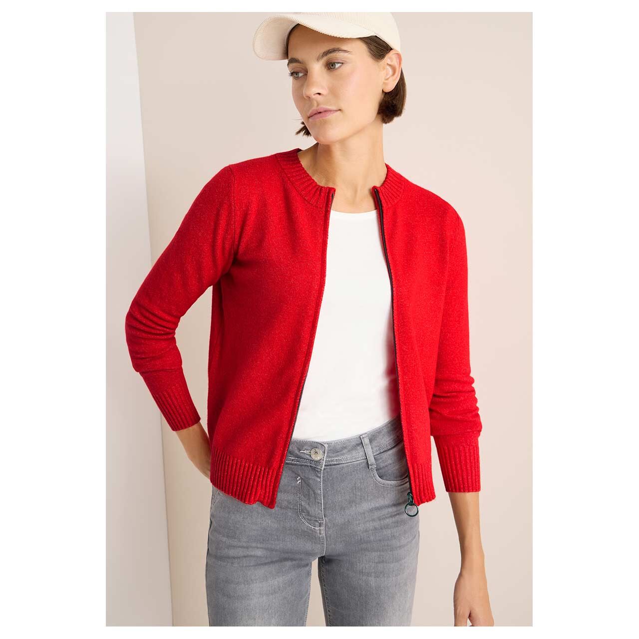 Damen Strickjacke Cosy Zipper Cardigan von Cecil in Rot meliert, geöffnete Vorderansicht am Model