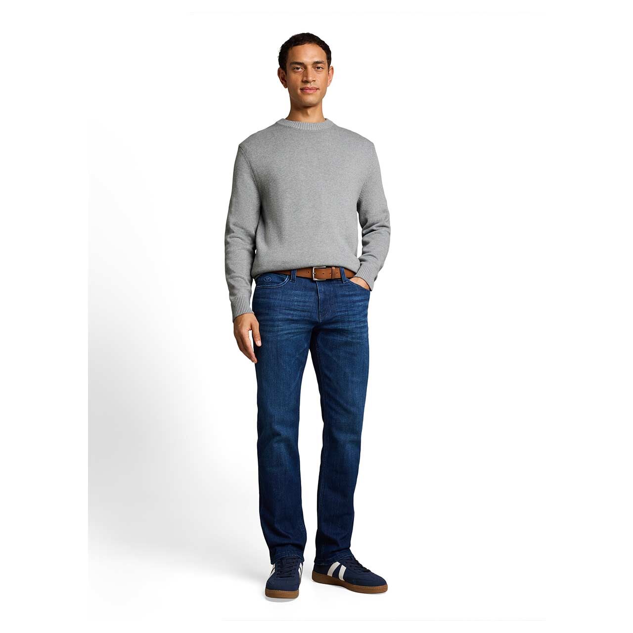 Herren Pullover Crew Neck Knit von Tom Tailor in Grau meliert, Ganzkörperansicht am Model