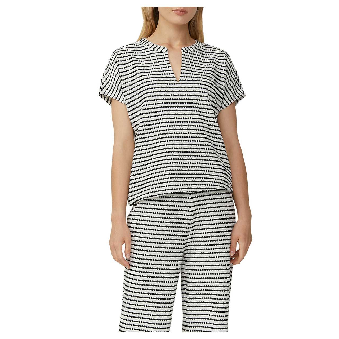 Detailansicht der Vorderseite des getragenen Damen T-Shirt von s.Oliver in Cremeweiß gestreift